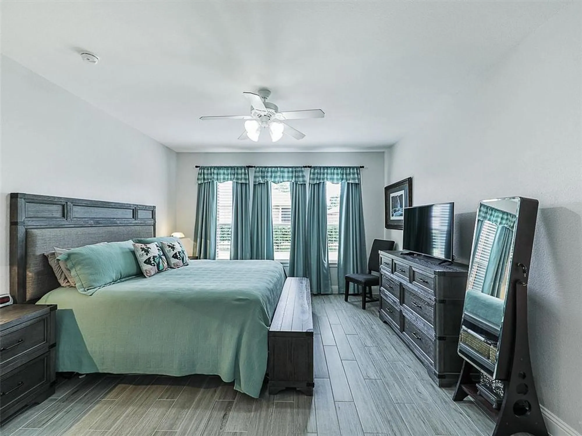 Property Slideshow image 23 of 37 | 6026 prairie bend ln, Frisco, TX, 75036