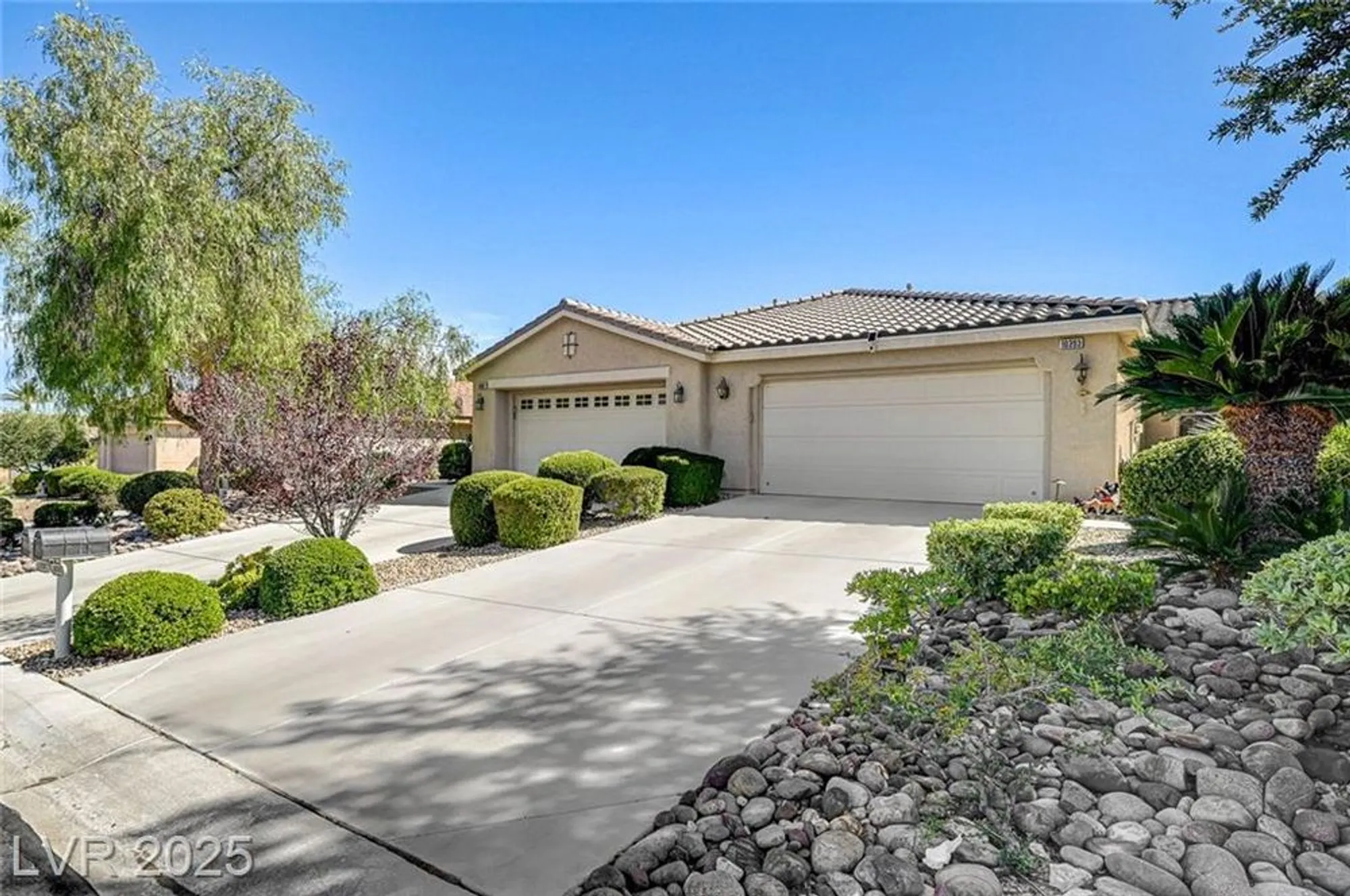 Property Slideshow image 3 of 41 | 10393 abisso dr, Las Vegas, NV, 89135