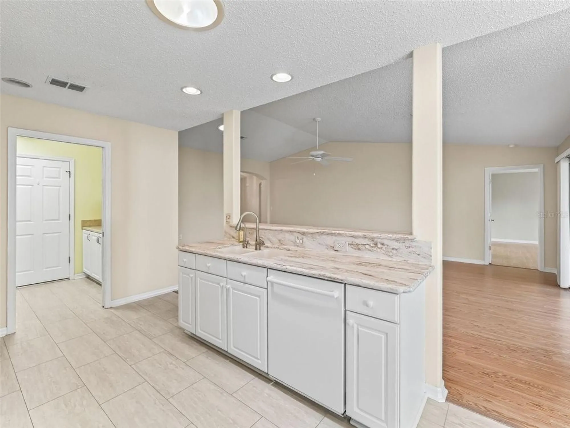 Property Slideshow image 11 of 30 | 721 timbercrest dr, Leesburg, FL, 34748