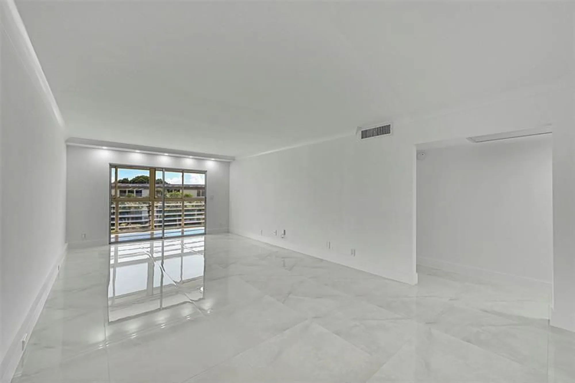 Property Slideshow image 16 of 65 | 2901 victoria cir m4, Coconut Creek, FL, 33066