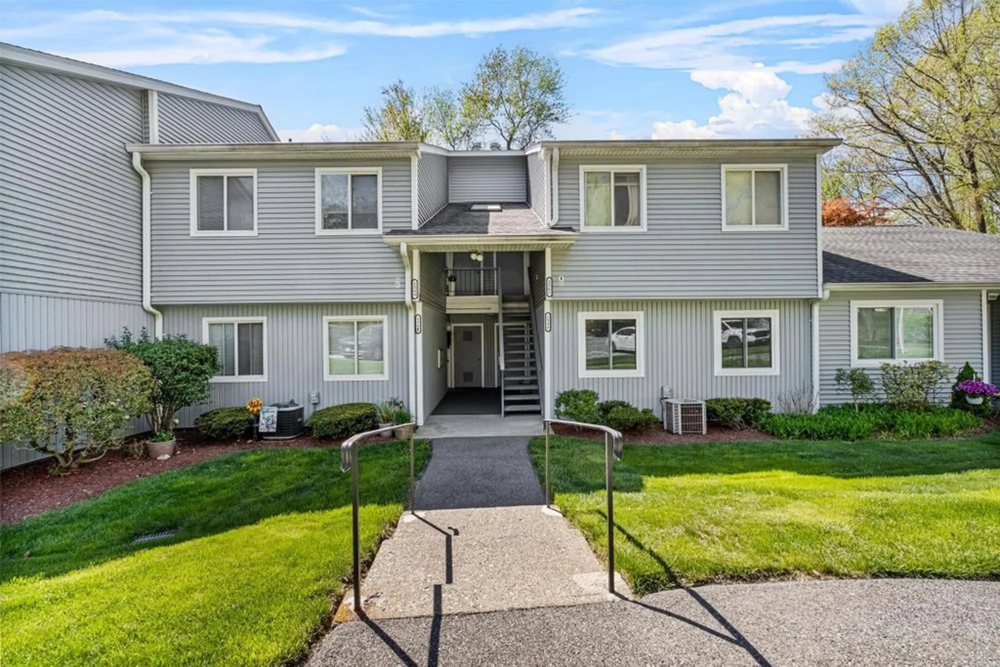 Property Slideshow image 1 of 37 | 156 carriage ct g, Yorktown Heights, NY, 10598