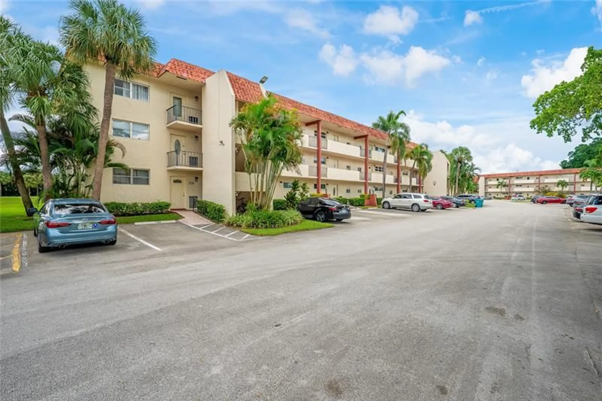 Property Slideshow image 24 of 61 | 9411 n hollybrook lake dr 310, Pembroke Pines, FL, 33025