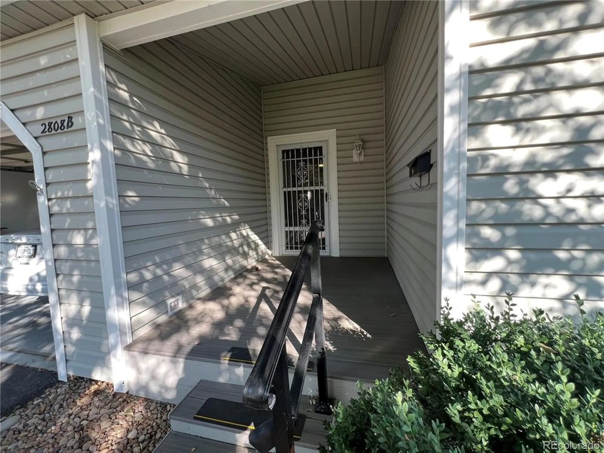 Property Slideshow image 2 of 25 | 2808 s heather gardens way b, Aurora, CO, 80014