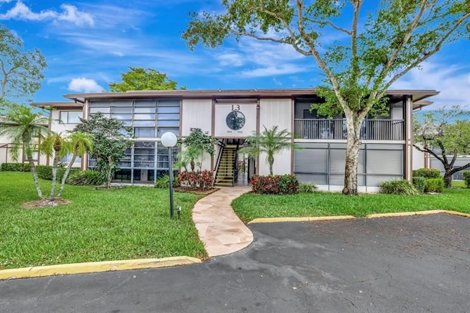 Property Slideshow image 2 of 25 | 9460 s belfort cir # l3-111, Tamarac, FL, 33321