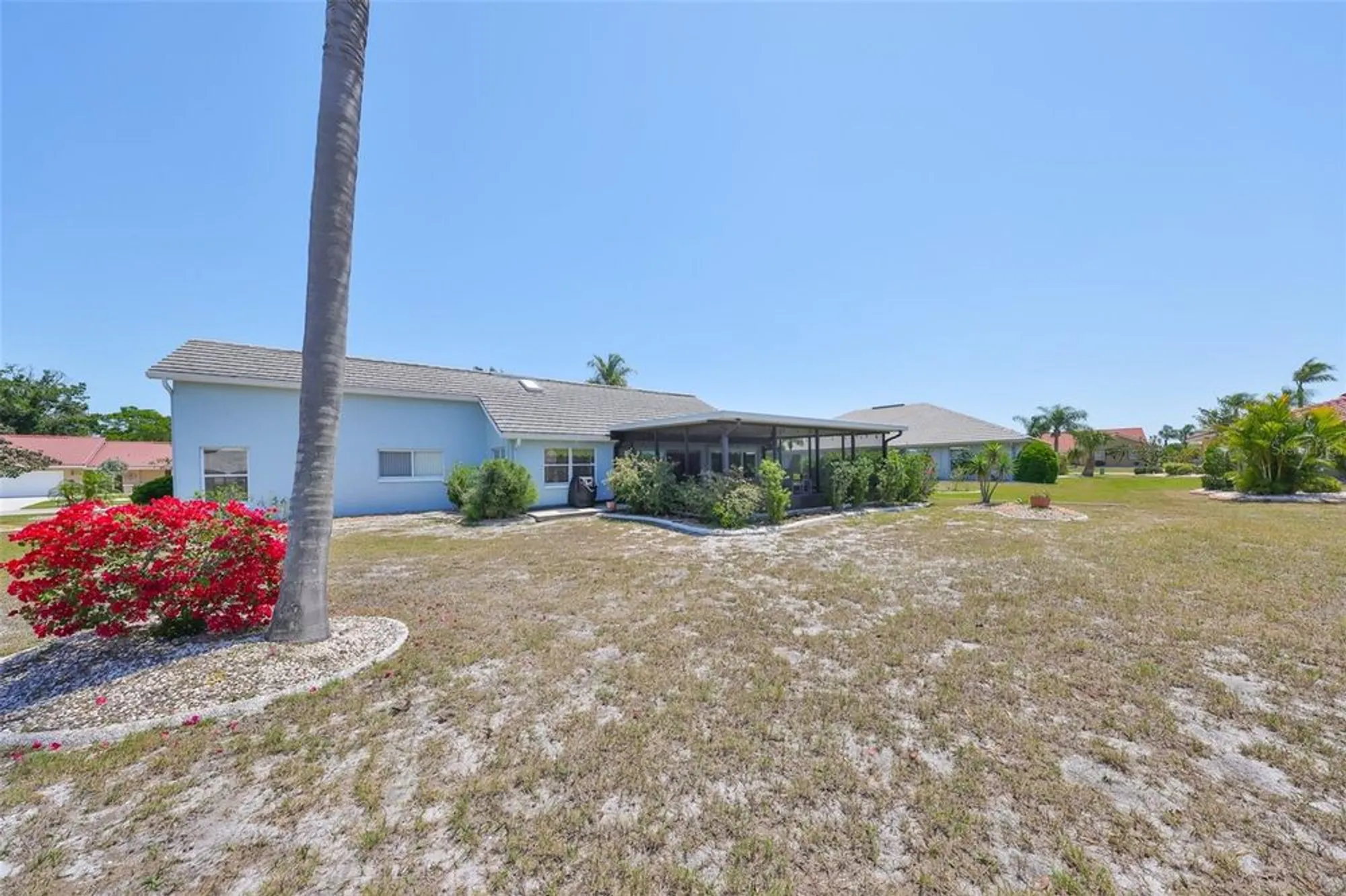 Property Slideshow image 32 of 45 | 2004 berry roberts dr, Sun City Center, FL, 33573