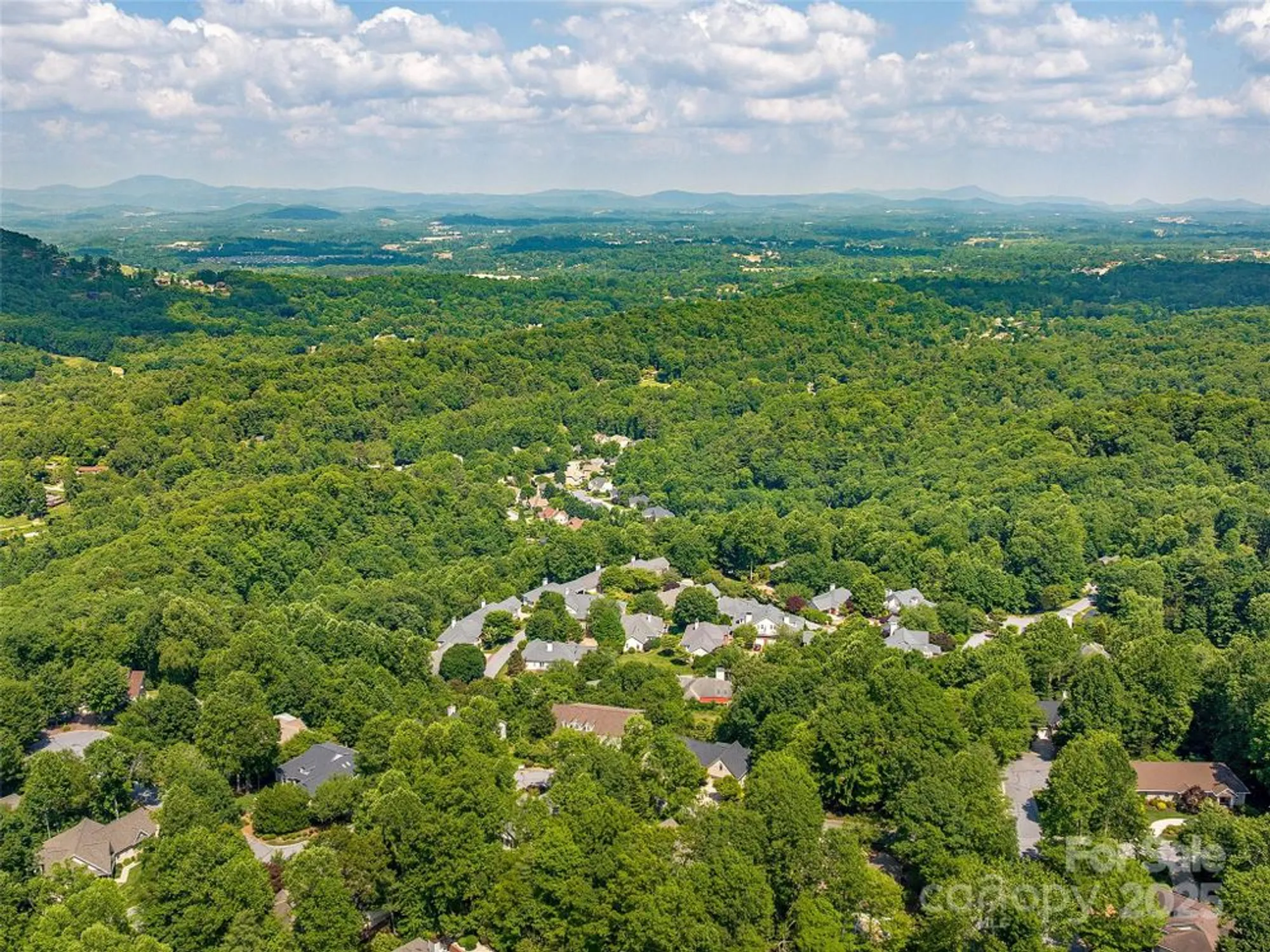 Property Slideshow image 26 of 37 | 306 croydon dr, Hendersonville, NC, 28791