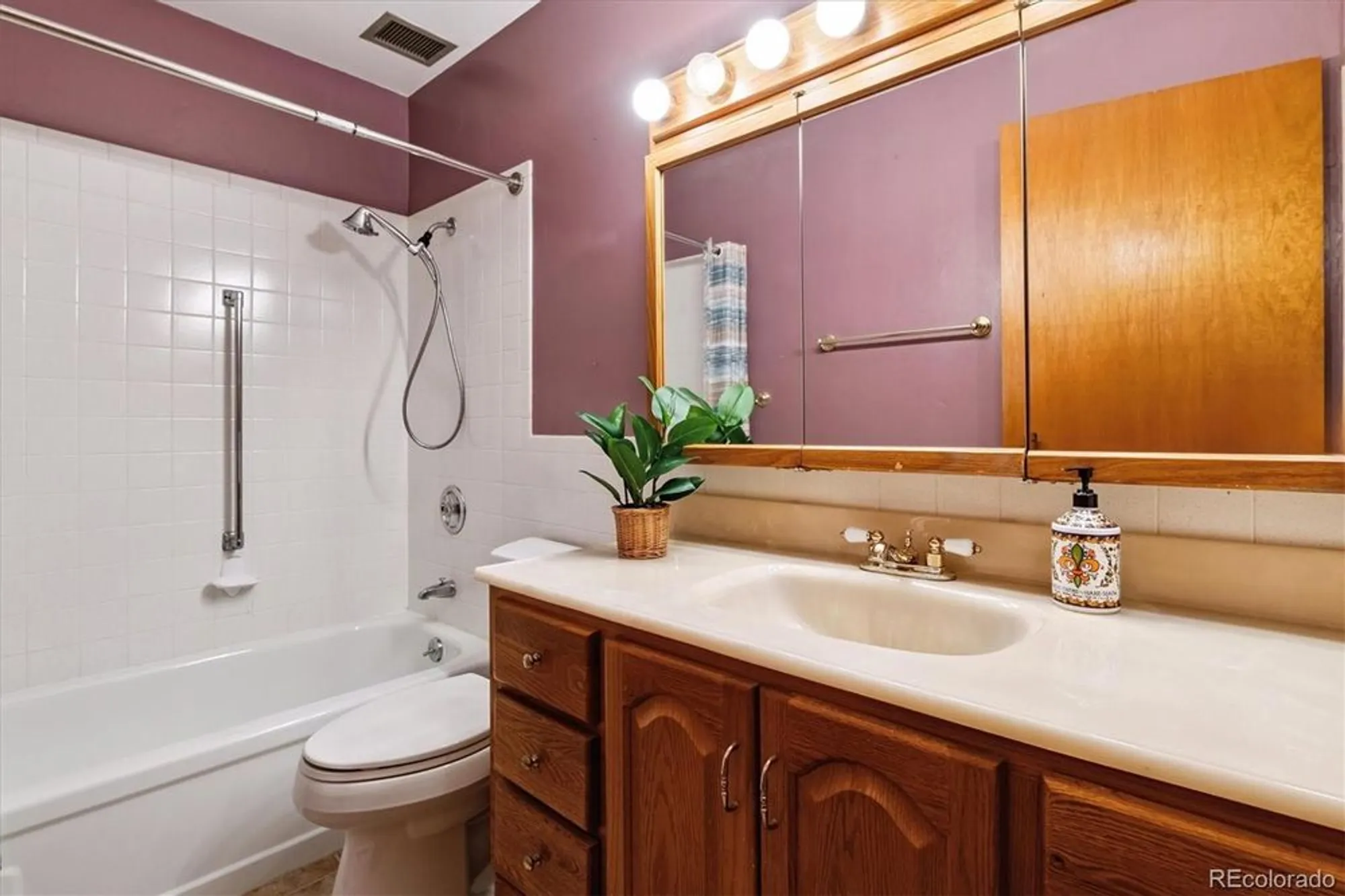 Property Slideshow image 10 of 34 | 585 s alton way apt 4d, Denver, CO, 80247