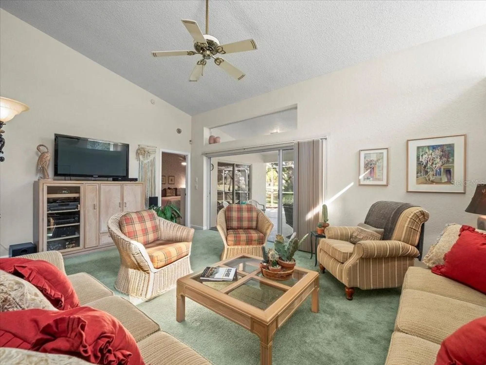 Property Slideshow image 15 of 58 | 9355 french quarters cir, Weeki Wachee, FL, 34613
