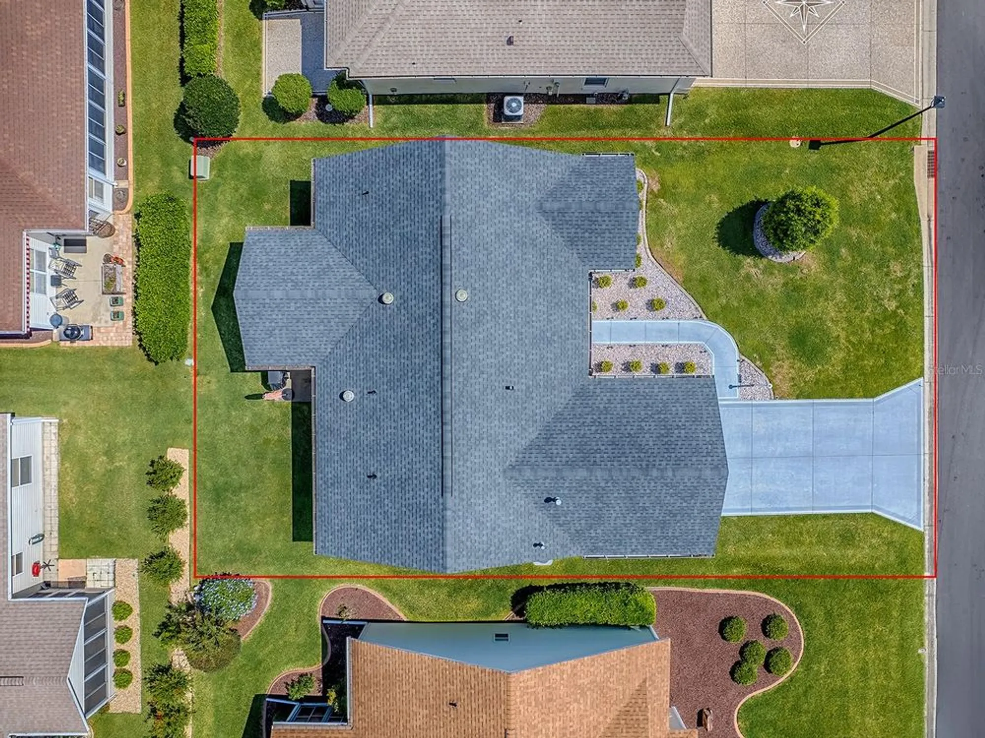 Property Slideshow image 36 of 42 | 2412 merida cir, The Villages, FL, 32162