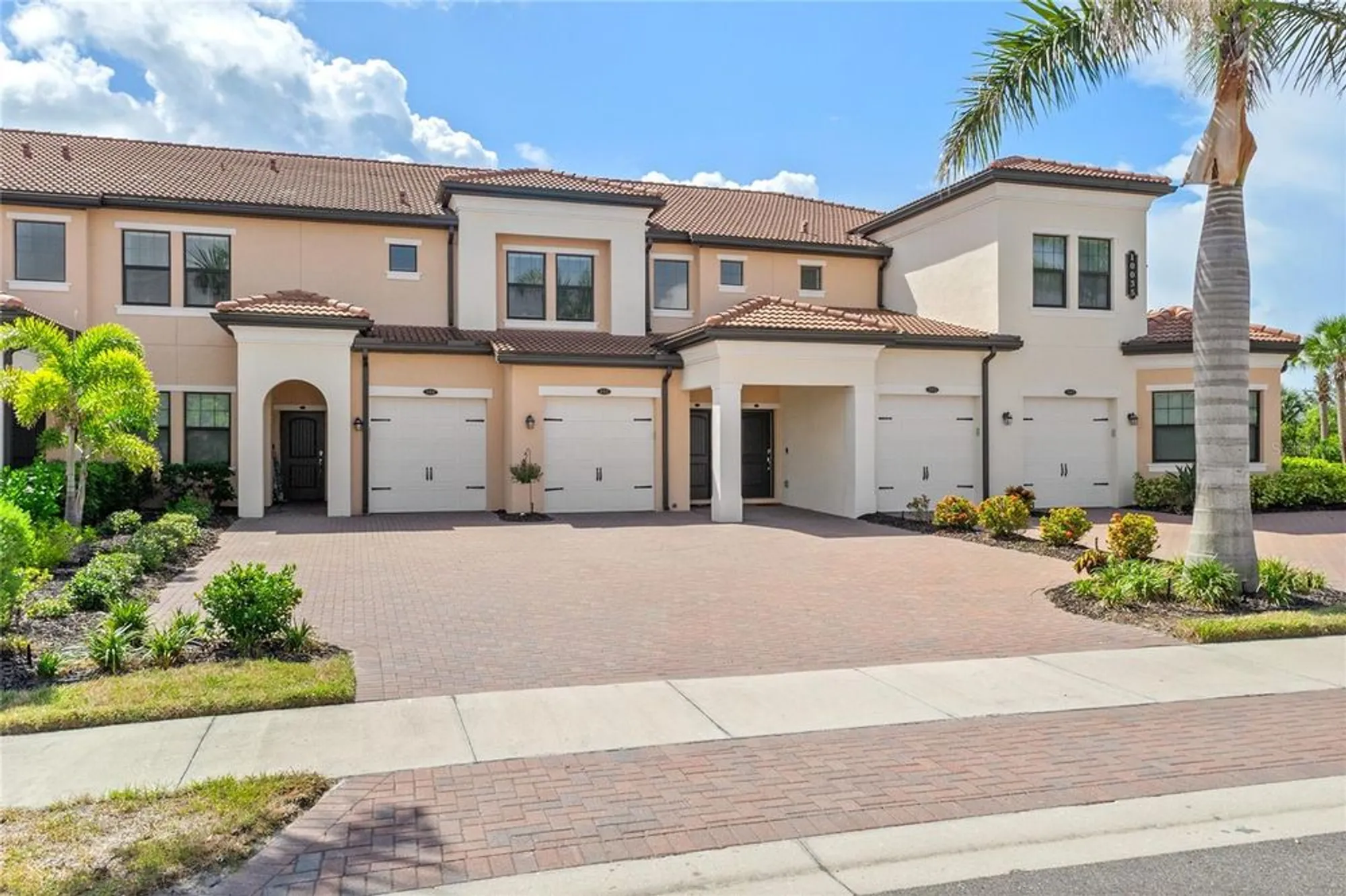 Property Slideshow image 3 of 58 | 10035 crooked creek dr unit 202, Venice, FL, 34293
