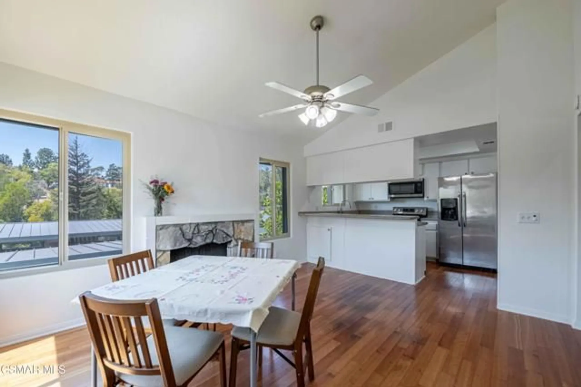 Property Slideshow image 14 of 34 | 460 arbor lane ct apt 203, Thousand Oaks, CA, 91360