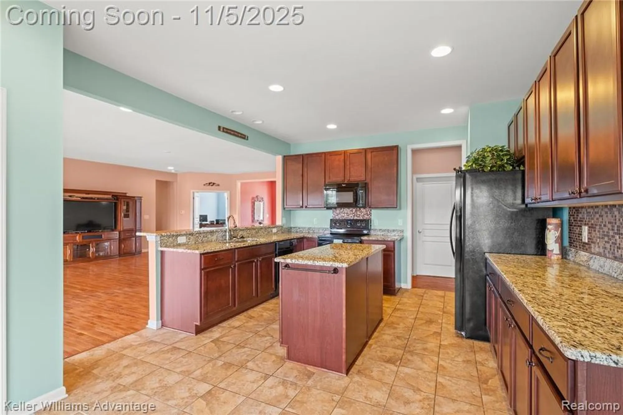 Property Slideshow image 12 of 33 | 6317 prairie dunes dr, Grand Blanc, MI, 48439
