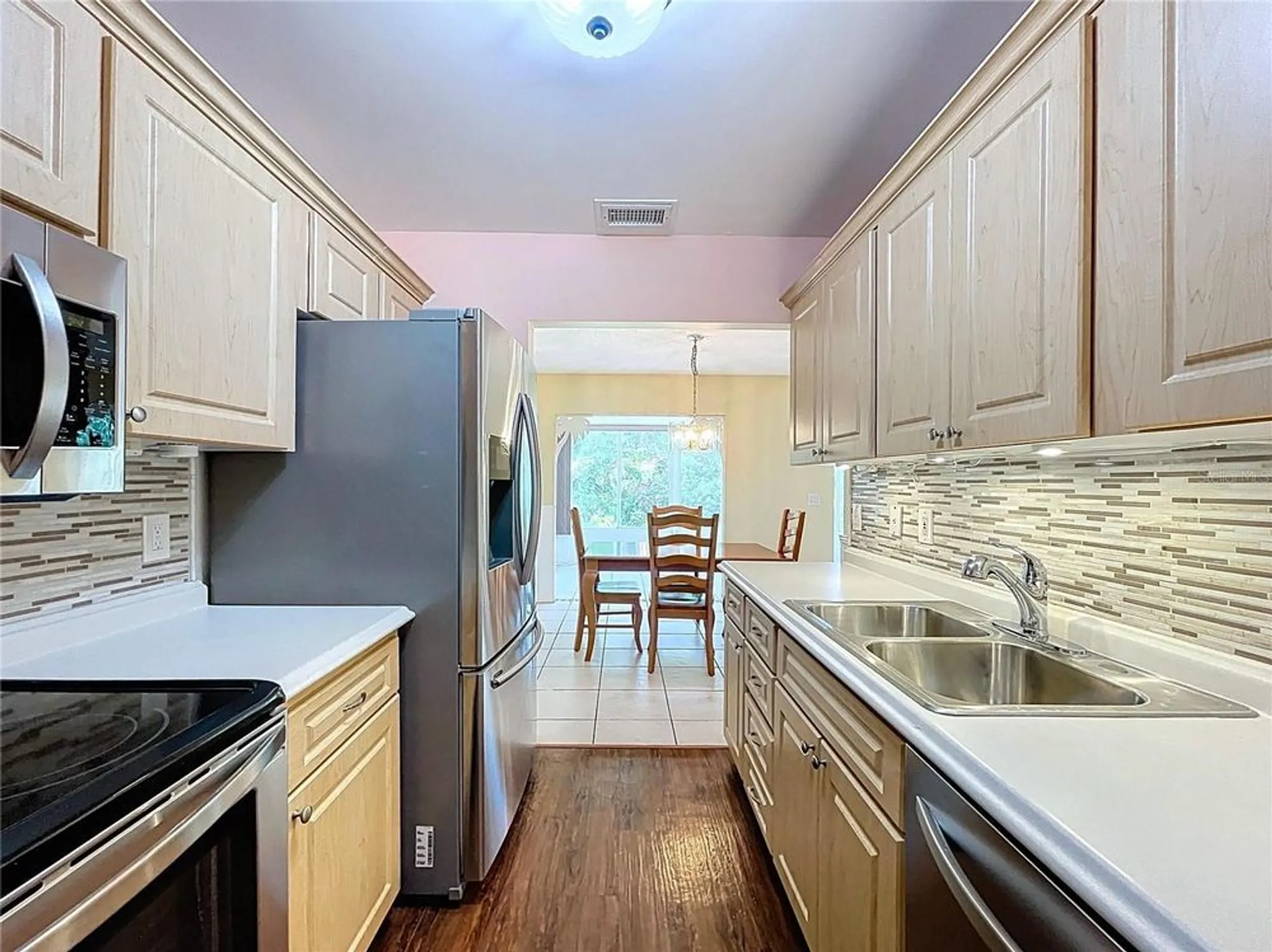 Property Slideshow image 15 of 67 | 505 foxglove cir b, Sun City Center, FL, 33573