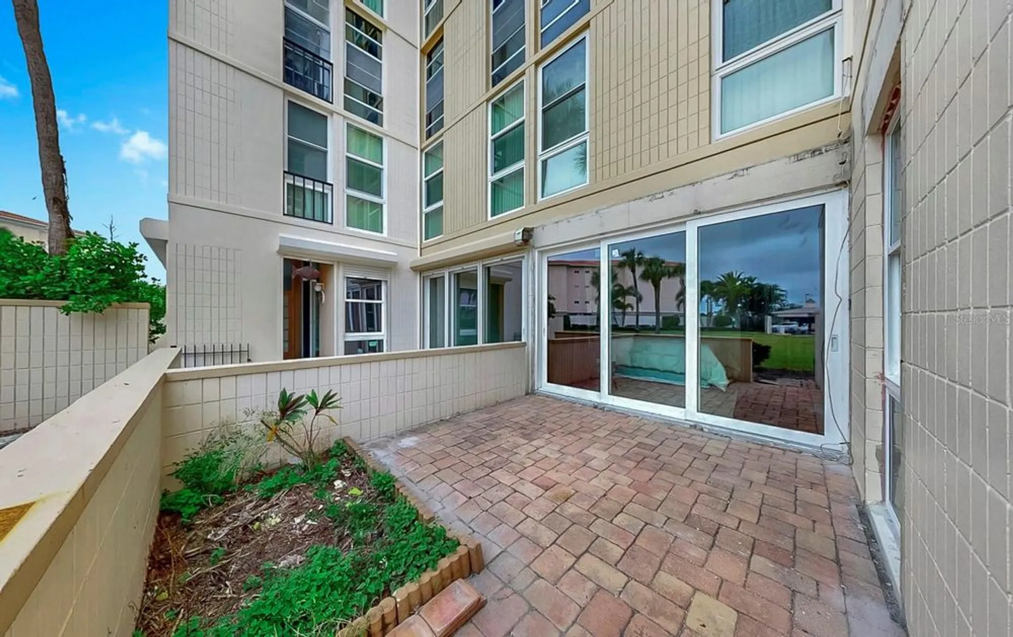 Property Slideshow image 45 of 58 | 7400 sun island dr 105, South Pasadena, FL, 33707