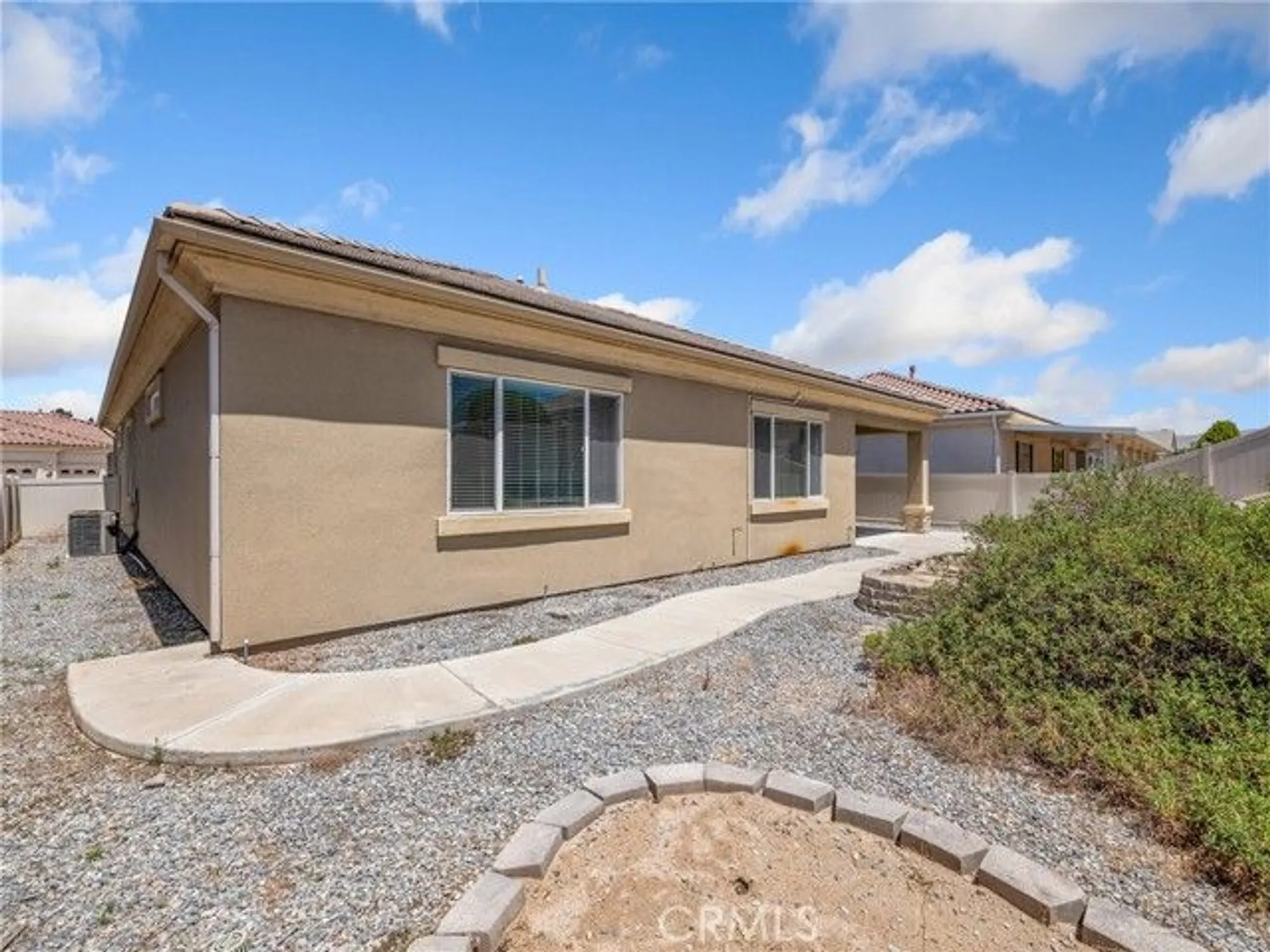 Property Slideshow image 32 of 38 | 19301 galloping hill rd, Apple Valley, CA, 92308
