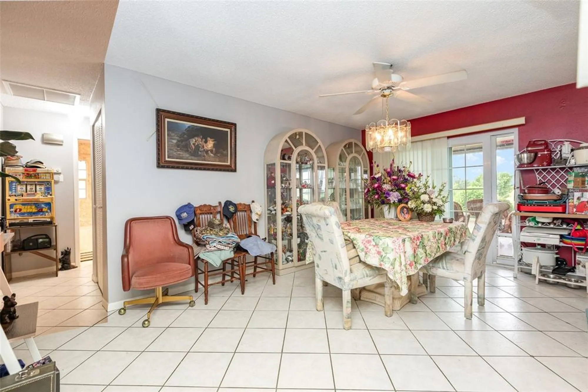 Property Slideshow image 13 of 48 | 305 cranston pl, Sun City Center, FL, 33573