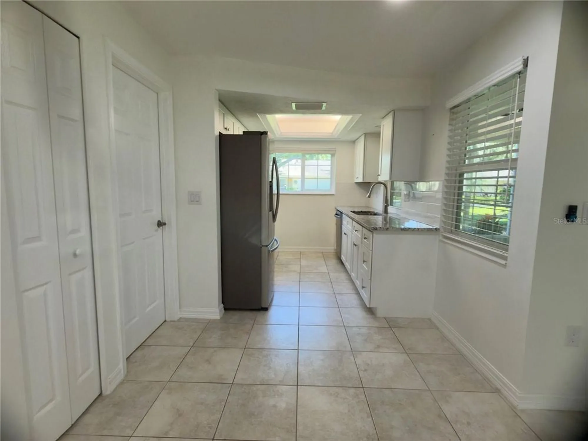 Property Slideshow image 5 of 23 | 4001 oakhurst dr 3119, Sarasota, FL, 34233