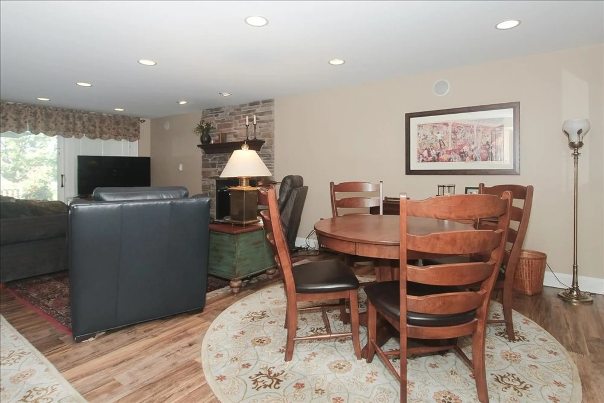 Property Slideshow image 32 of 54 | 660 old barn rd # f-24, Lake Barrington, IL, 60010