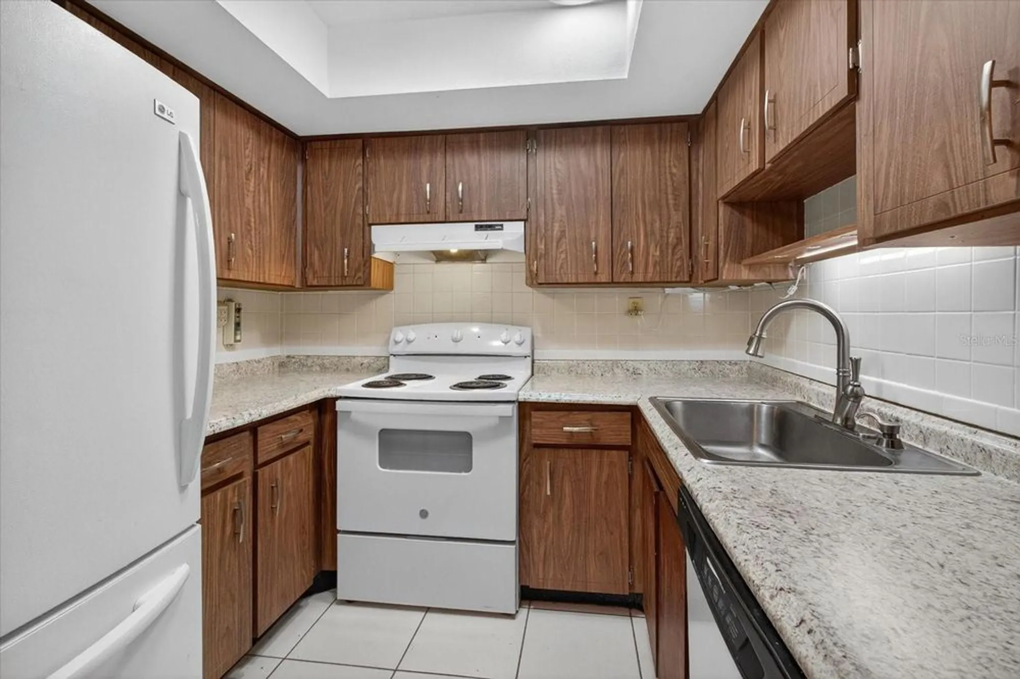 Property Slideshow image 10 of 51 | 1605 whitebridge dr b, Palm Harbor, FL, 34684