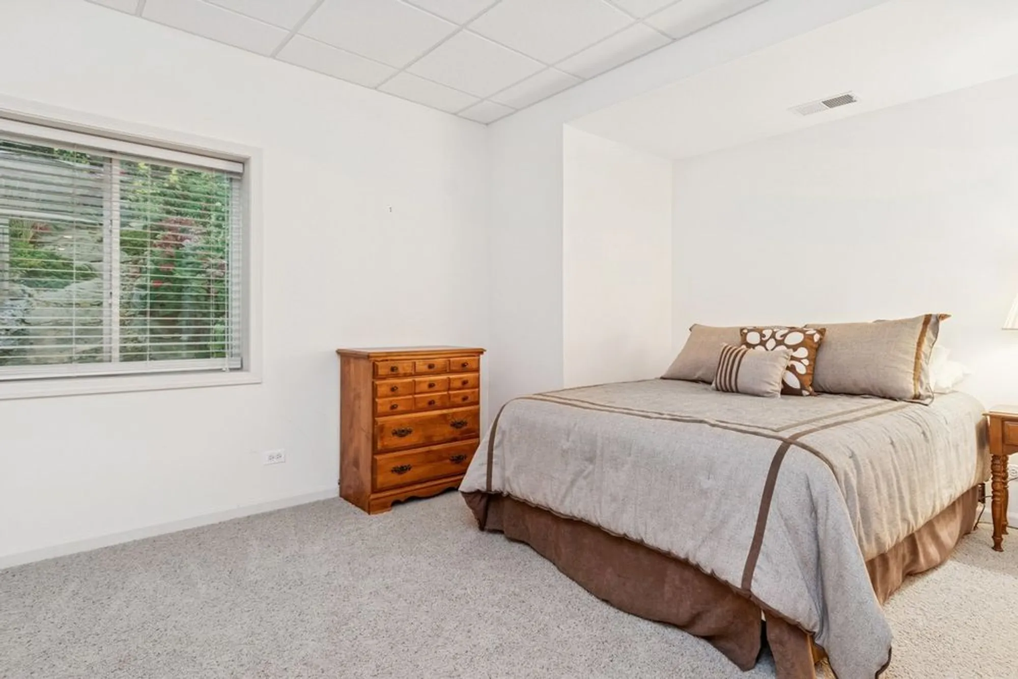 Property Slideshow image 26 of 40 | 1504 mansfield dr, Aurora, IL, 60502