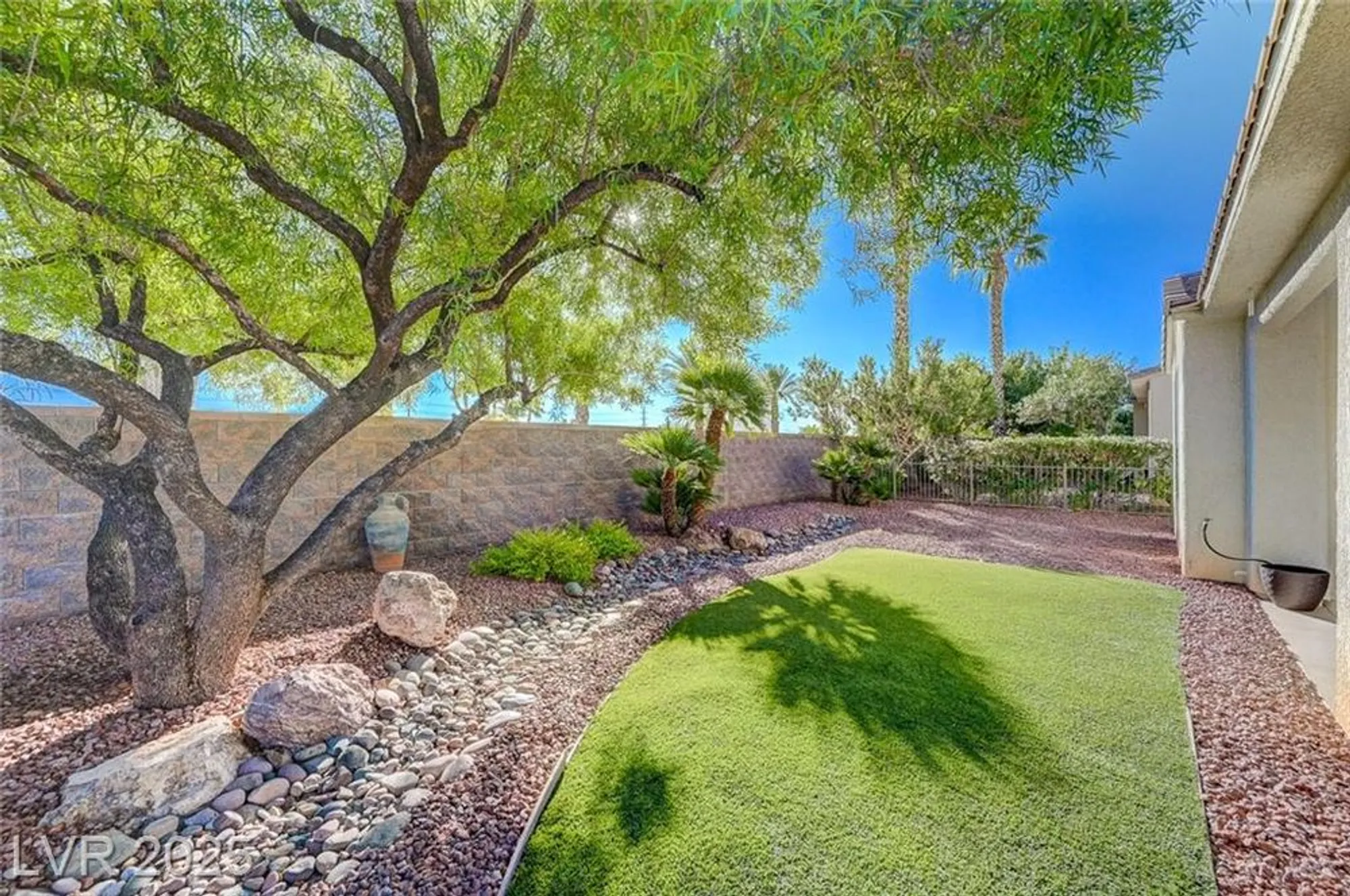 Property Slideshow image 39 of 72 | 4956 momenti st, Las Vegas, NV, 89135