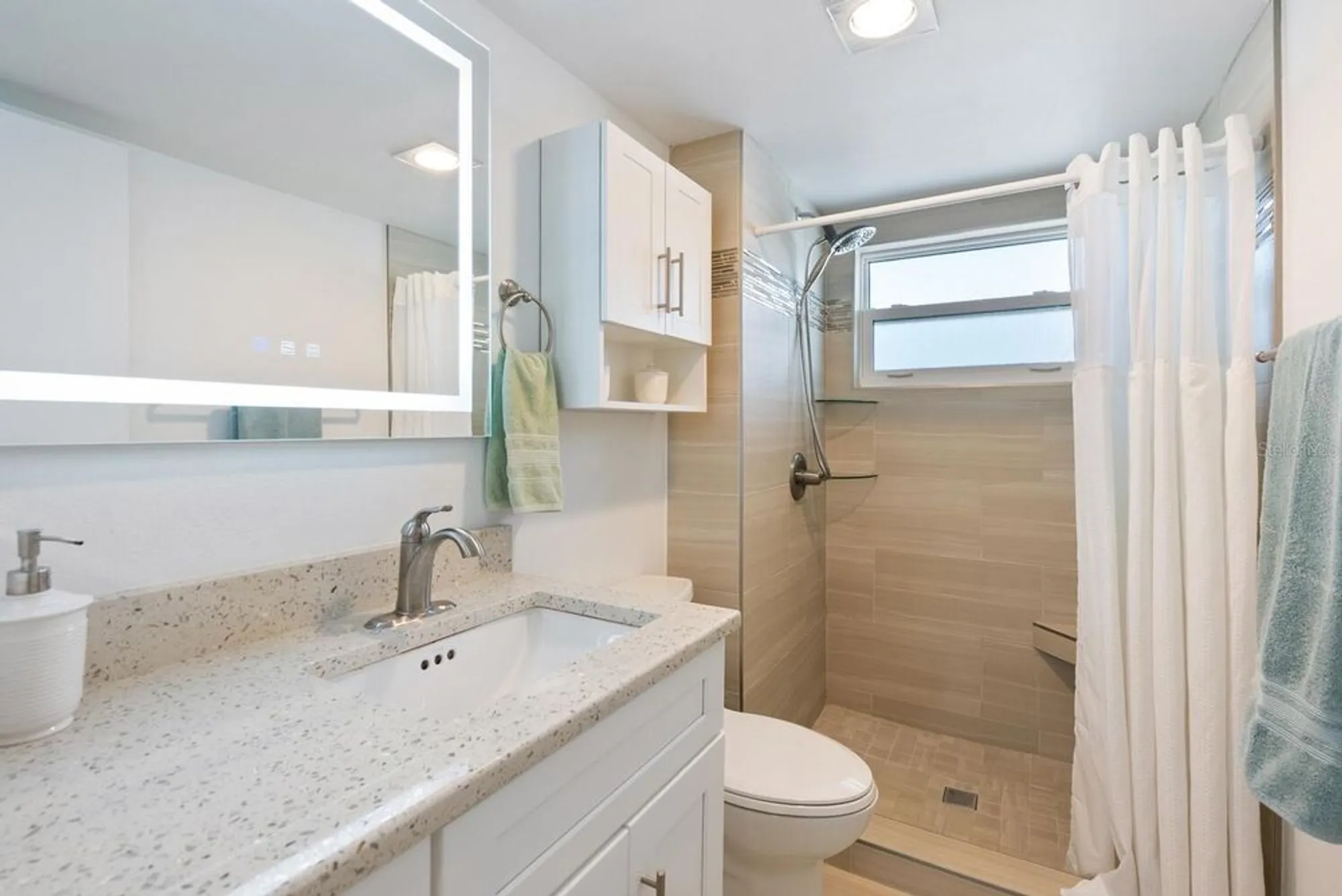 Property Slideshow image 20 of 45 | 1250 n portofino dr apt 304, Sarasota, FL, 34242