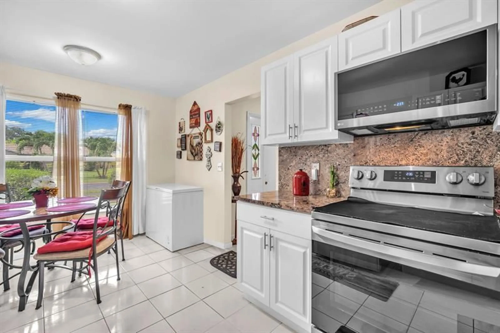 Property Slideshow image 12 of 36 | 6104 rainbow cir, Greenacres, FL, 33463