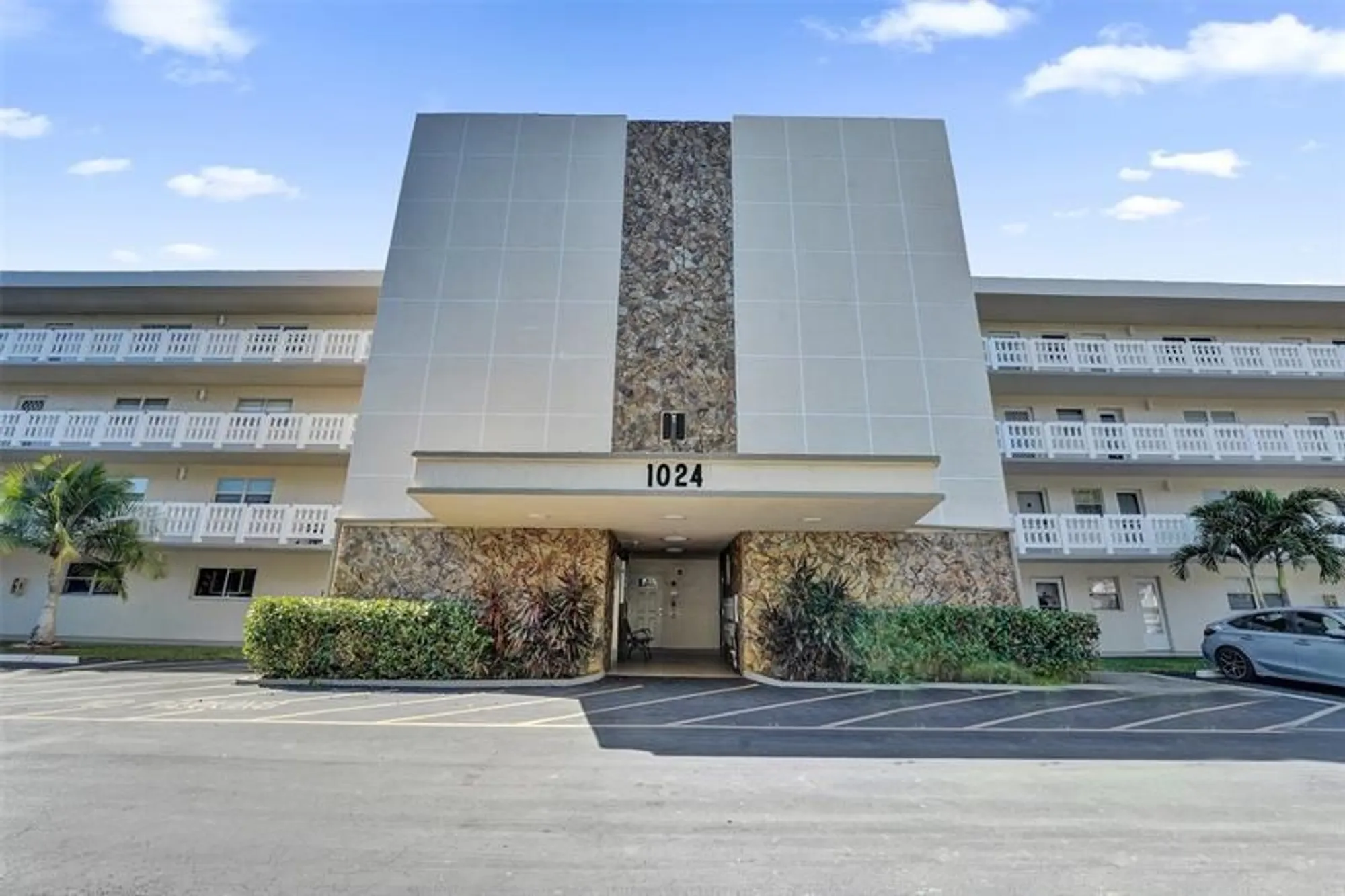 Property Slideshow image 23 of 24 | 1024 se 3rd ave apt 207, Dania Beach, FL, 33004
