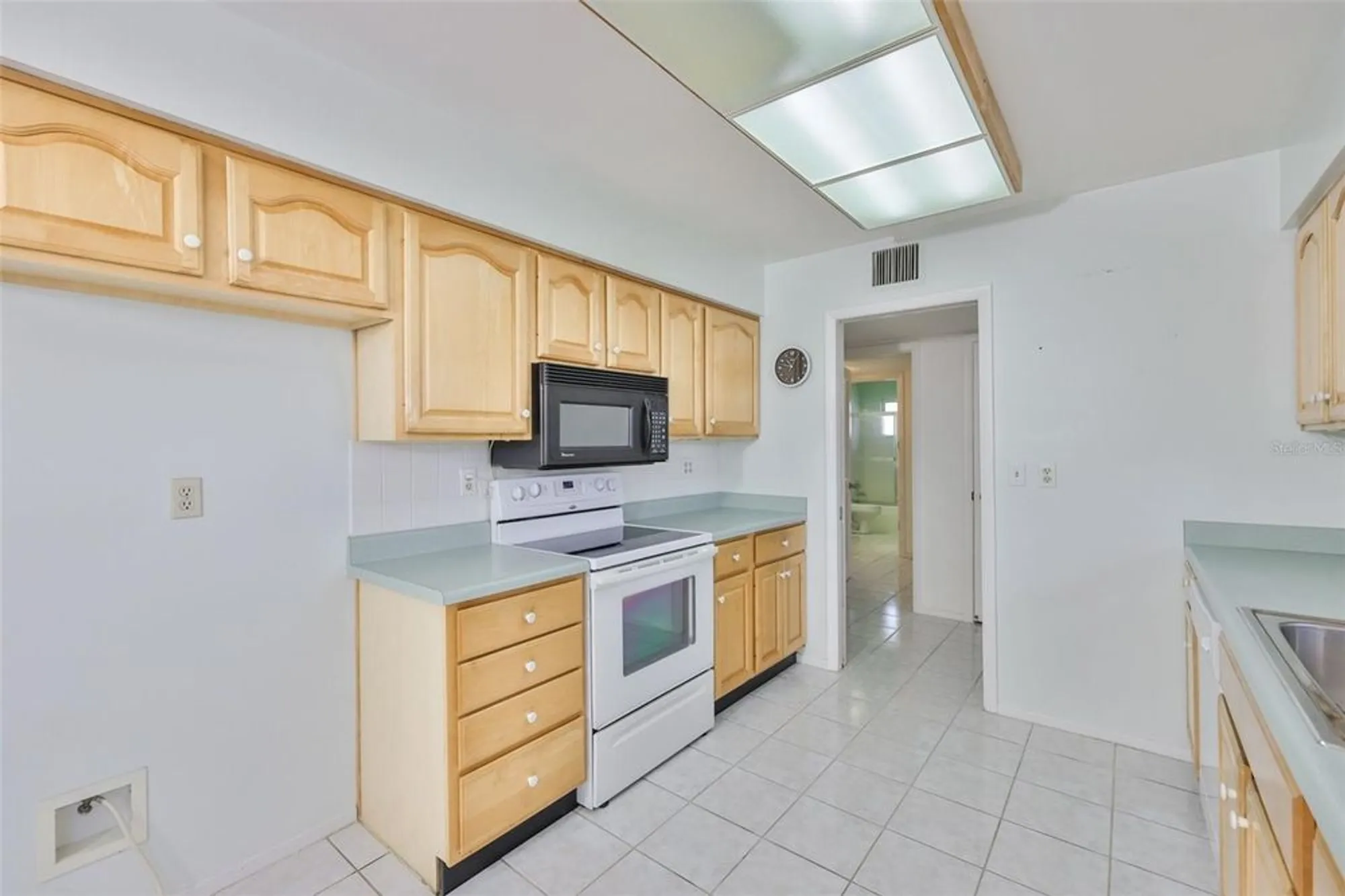 Property Slideshow image 36 of 63 | 1502 desert hills dr, Sun City Center, FL, 33573
