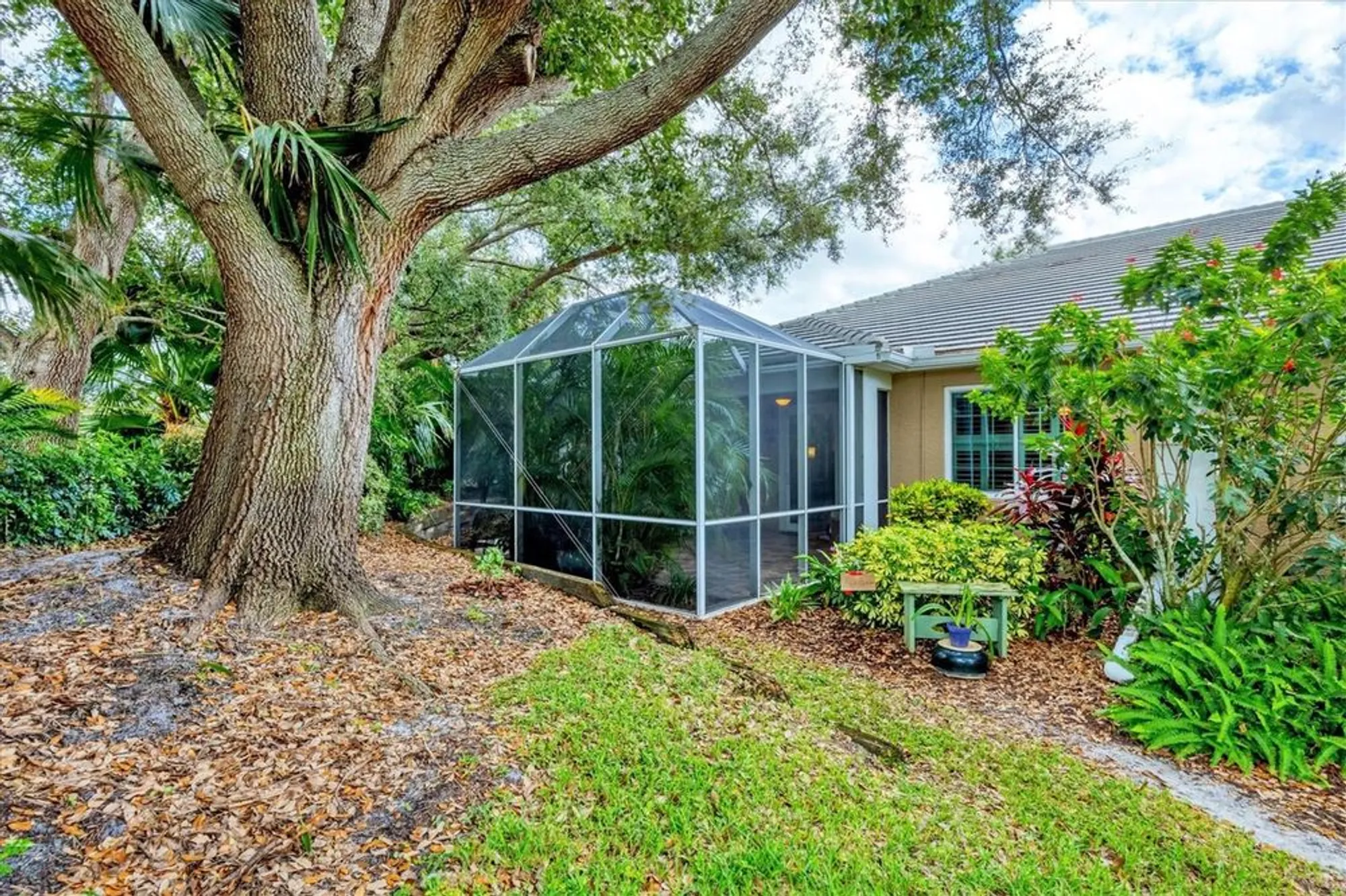 Property Slideshow image 25 of 44 | 914 barclay ct, Venice, FL, 34293