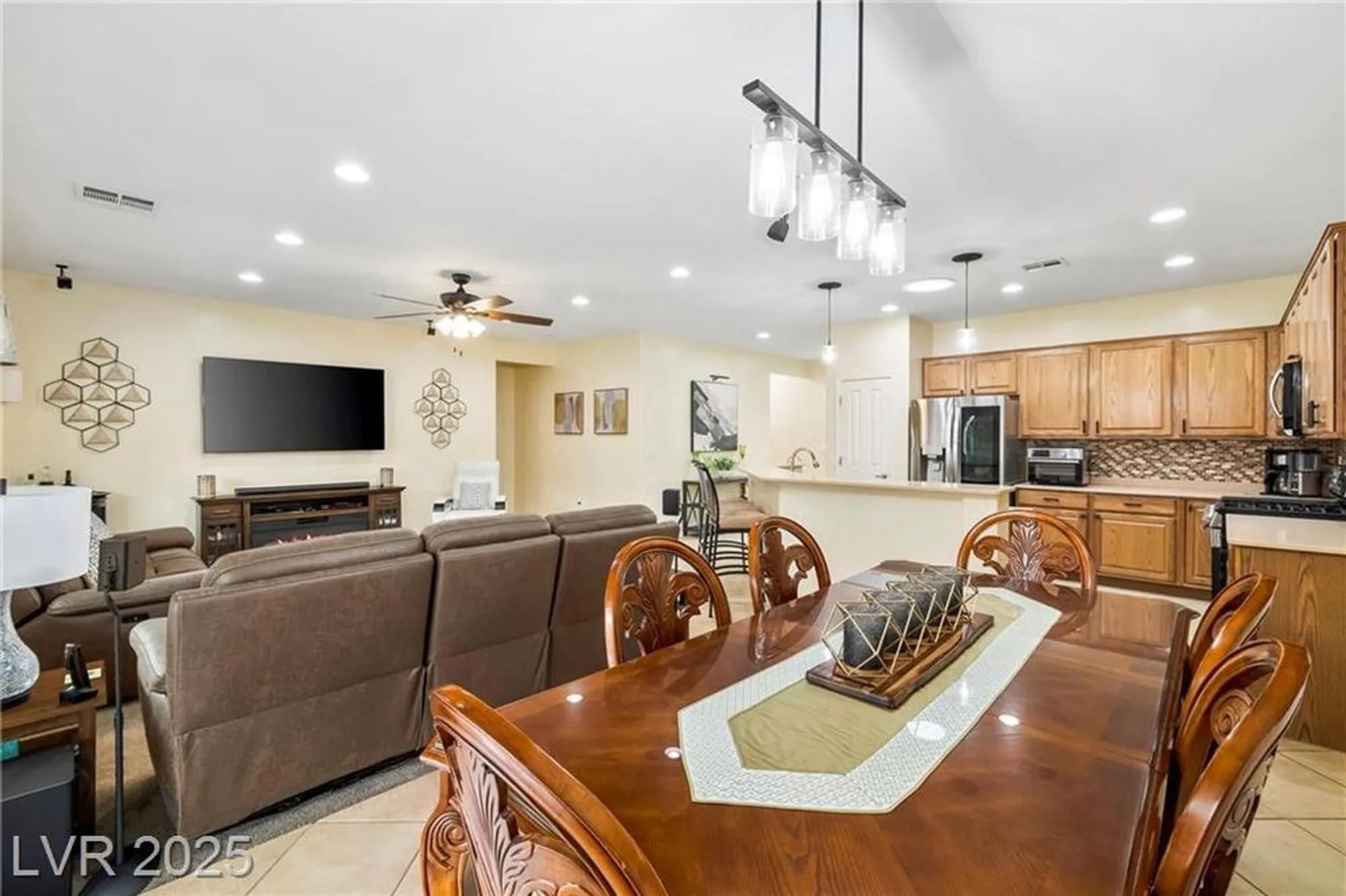 Property Slideshow image 13 of 44 | 2544 solera sky dr, Henderson, NV, 89044