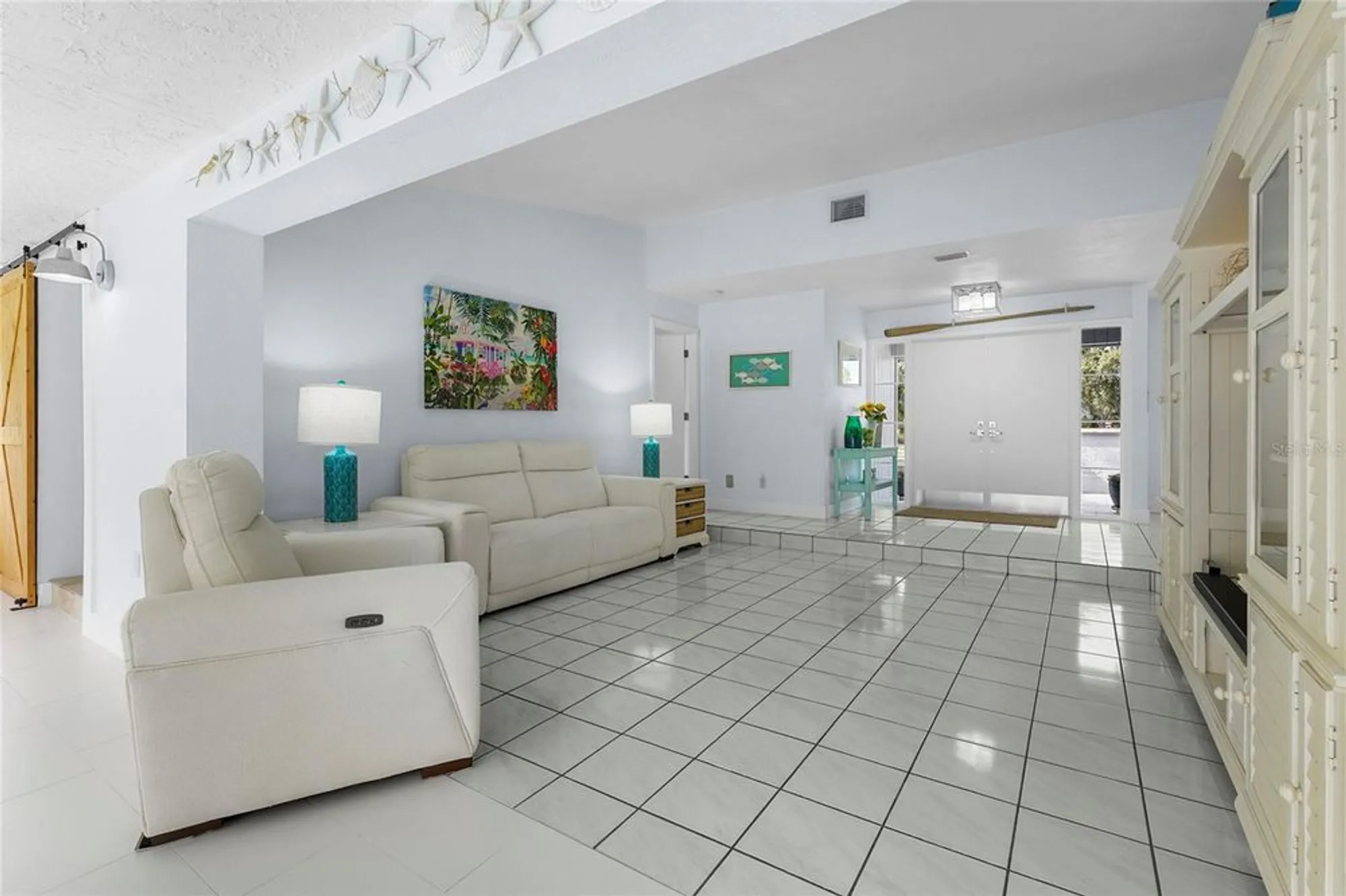 Property Slideshow image 15 of 57 | 5720 timber lake cir, Sarasota, FL, 34243