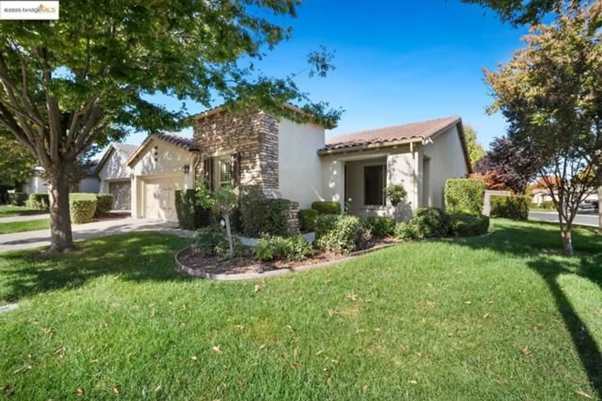 Property Slideshow image 2 of 32 | 131 montilla cir, Sacramento, CA, 95835