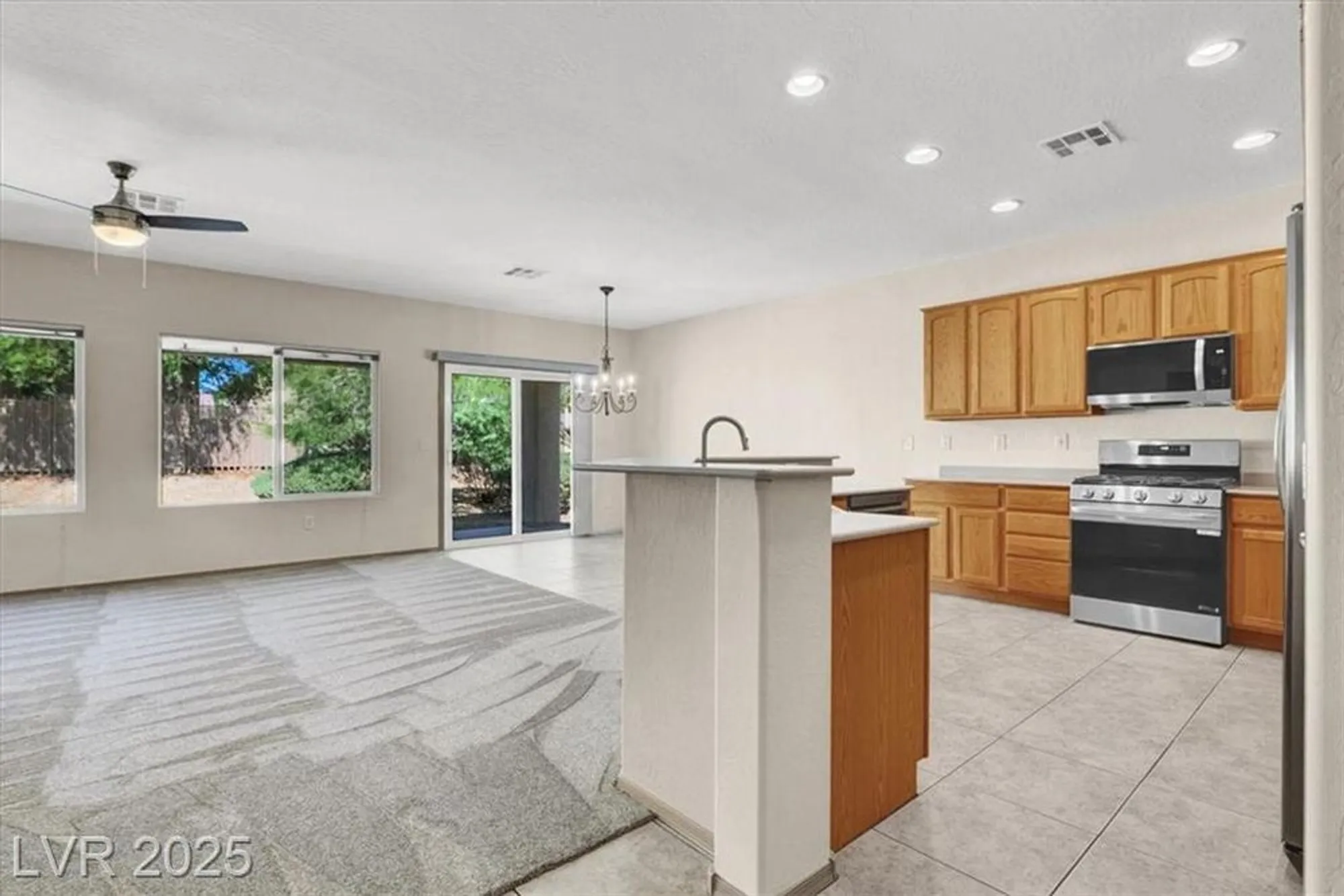 Property Slideshow image 8 of 52 | 7839 lyrebird dr, North Las Vegas, NV, 89084