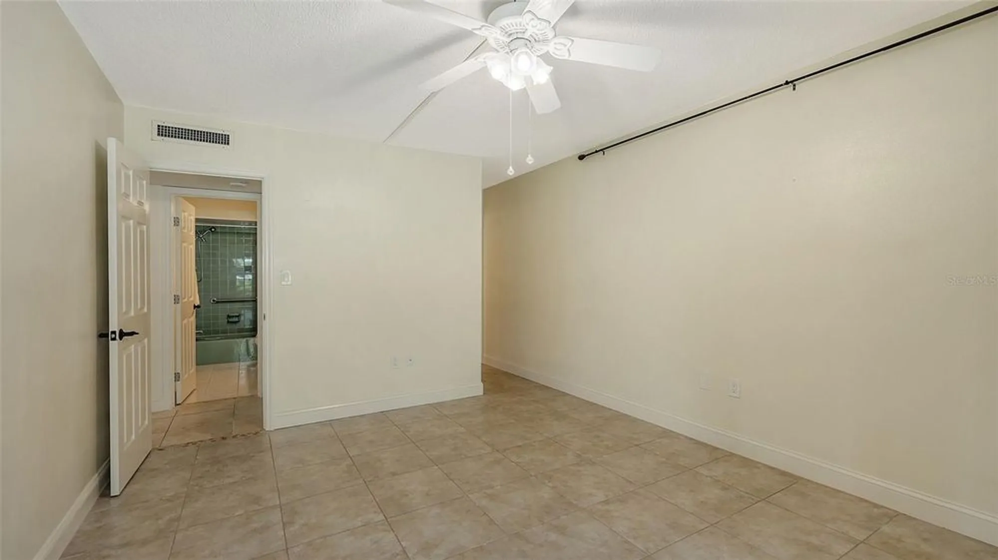 Property Slideshow image 52 of 91 | 225 hourglass way apt 103, Sarasota, FL, 34242