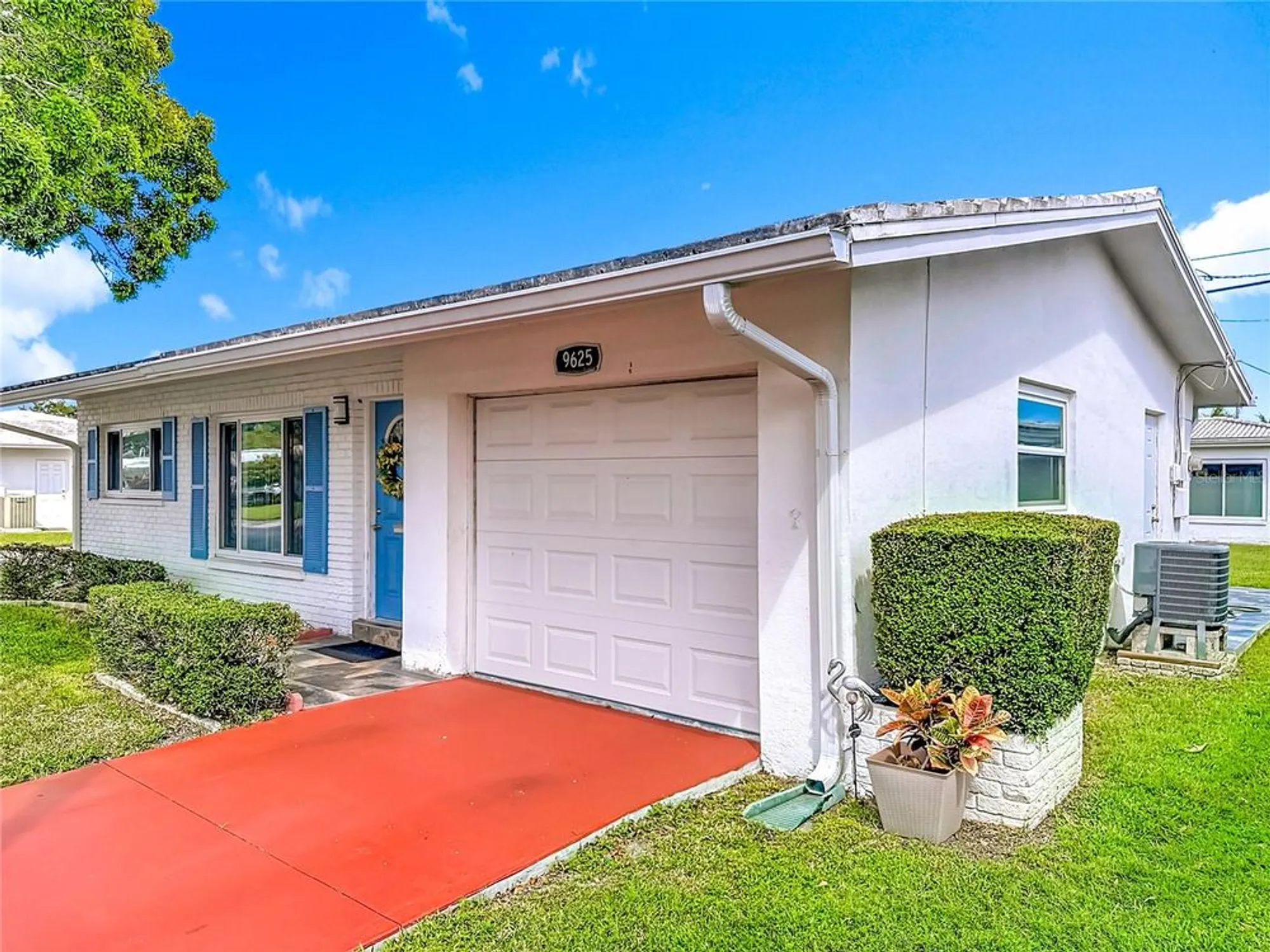 Property Slideshow image 5 of 57 | 9625 45th way, Pinellas Park, FL, 33782