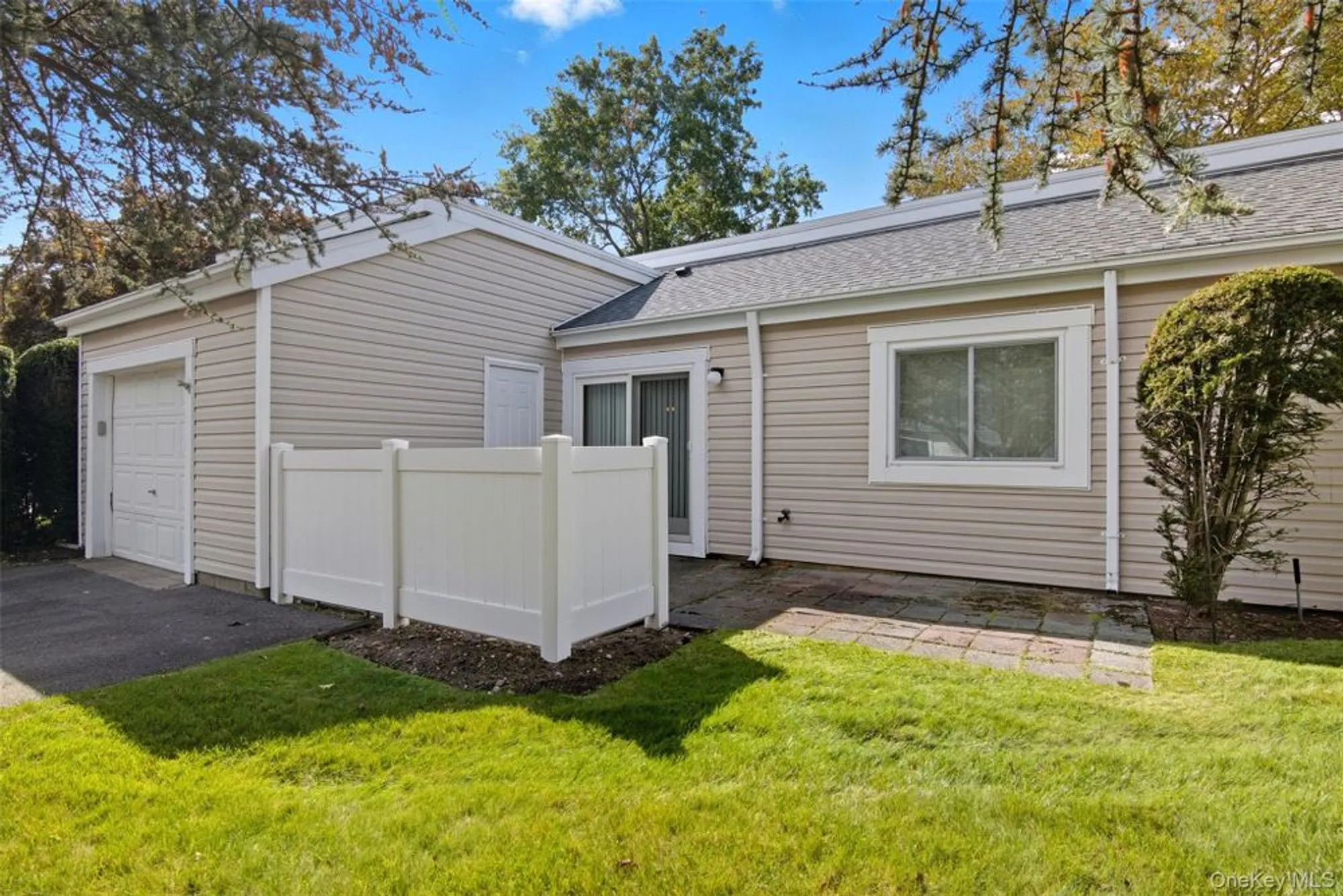 Property Slideshow image 21 of 24 | 607 cabot ct 607, Smithtown, NY, 11780