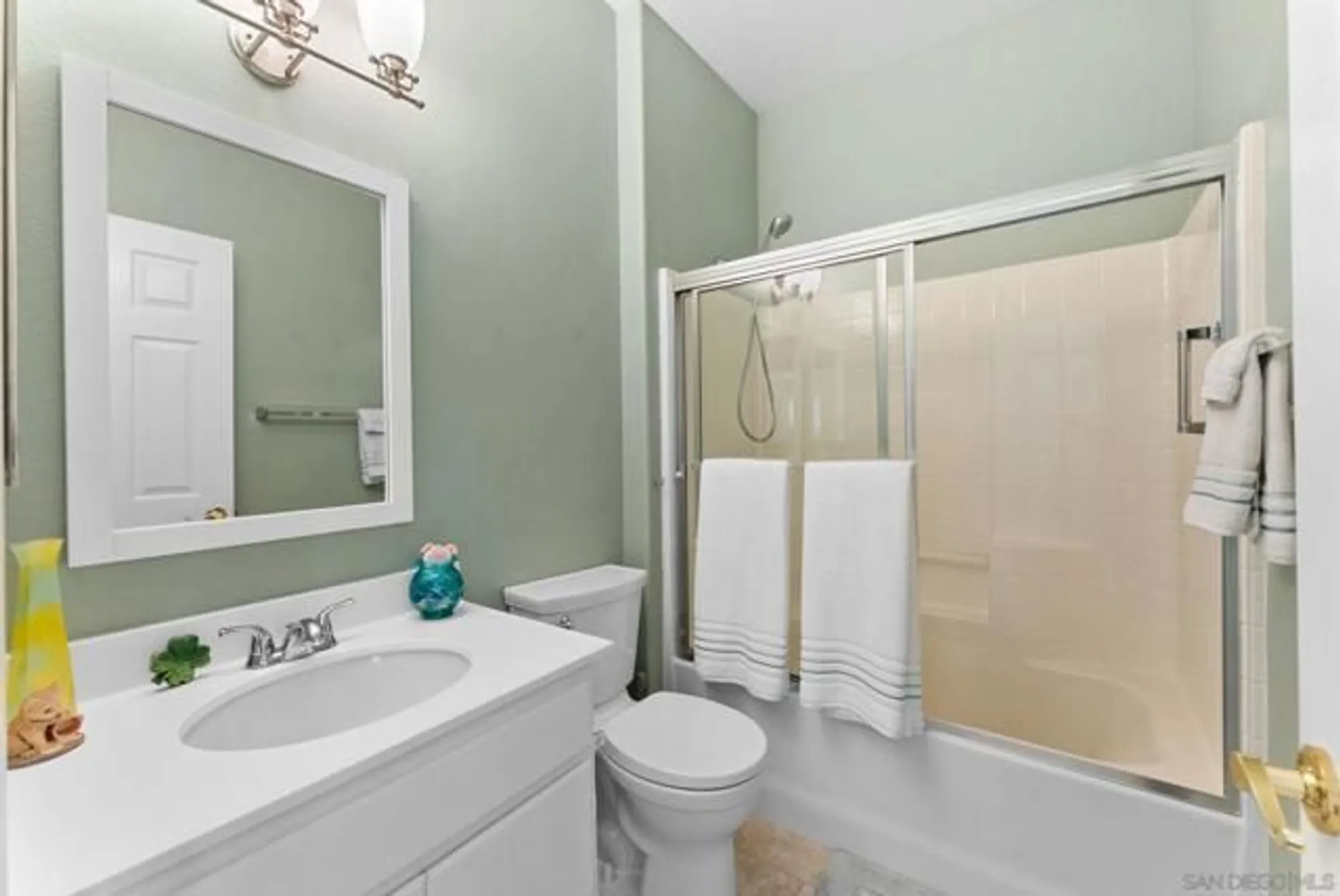 Property Slideshow image 23 of 49 | 40222 colony dr, Murrieta, CA, 92562