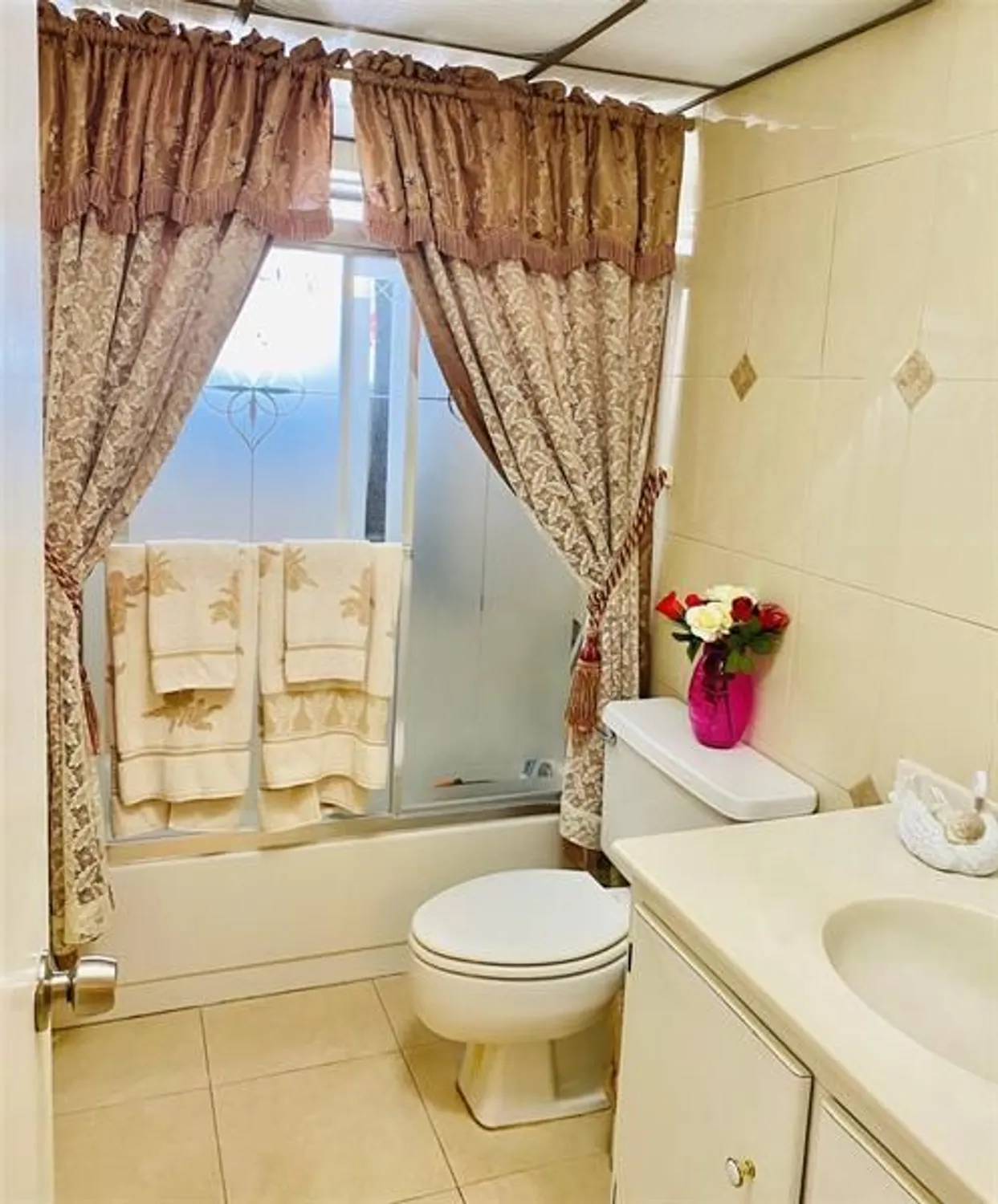 Property Slideshow image 8 of 23 | 7850 w mcnab rd 301, Tamarac, FL, 33321