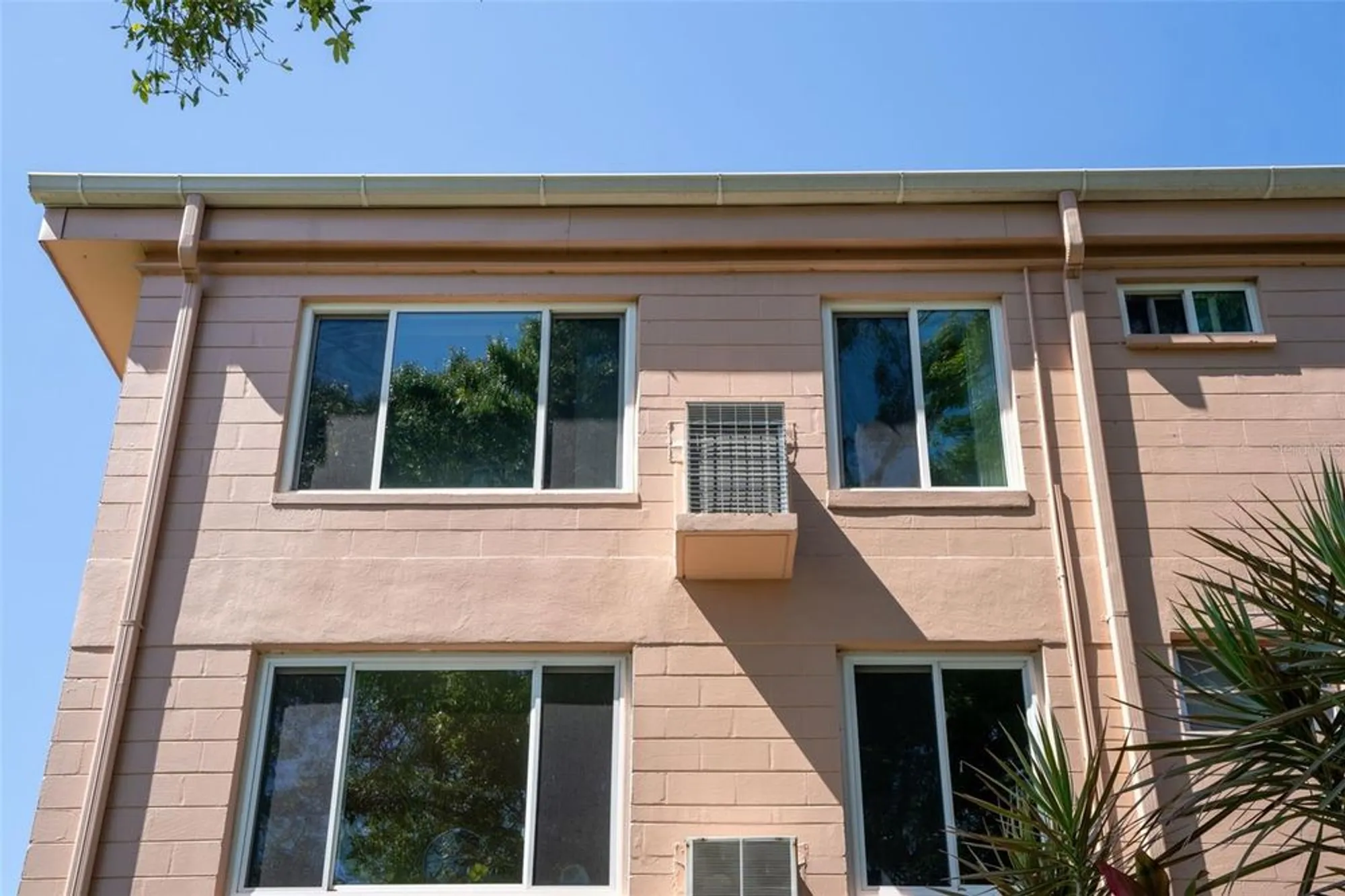 Property Slideshow image 20 of 29 | 2458 columbia dr 84, Clearwater, FL, 33763