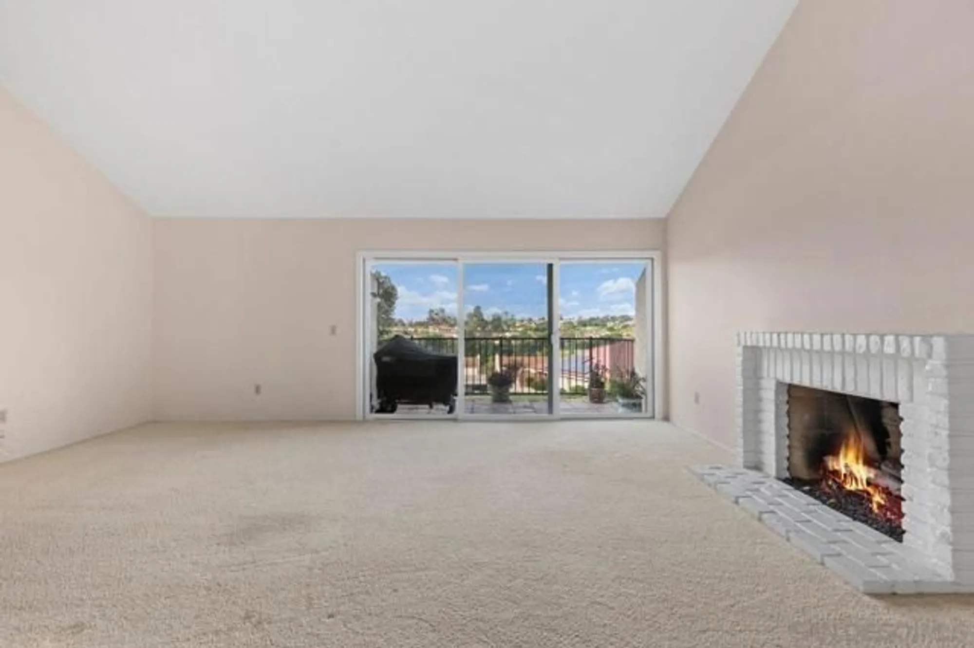 Property Slideshow image 18 of 39 | 17465 plaza animado 147, San Diego, CA, 92128