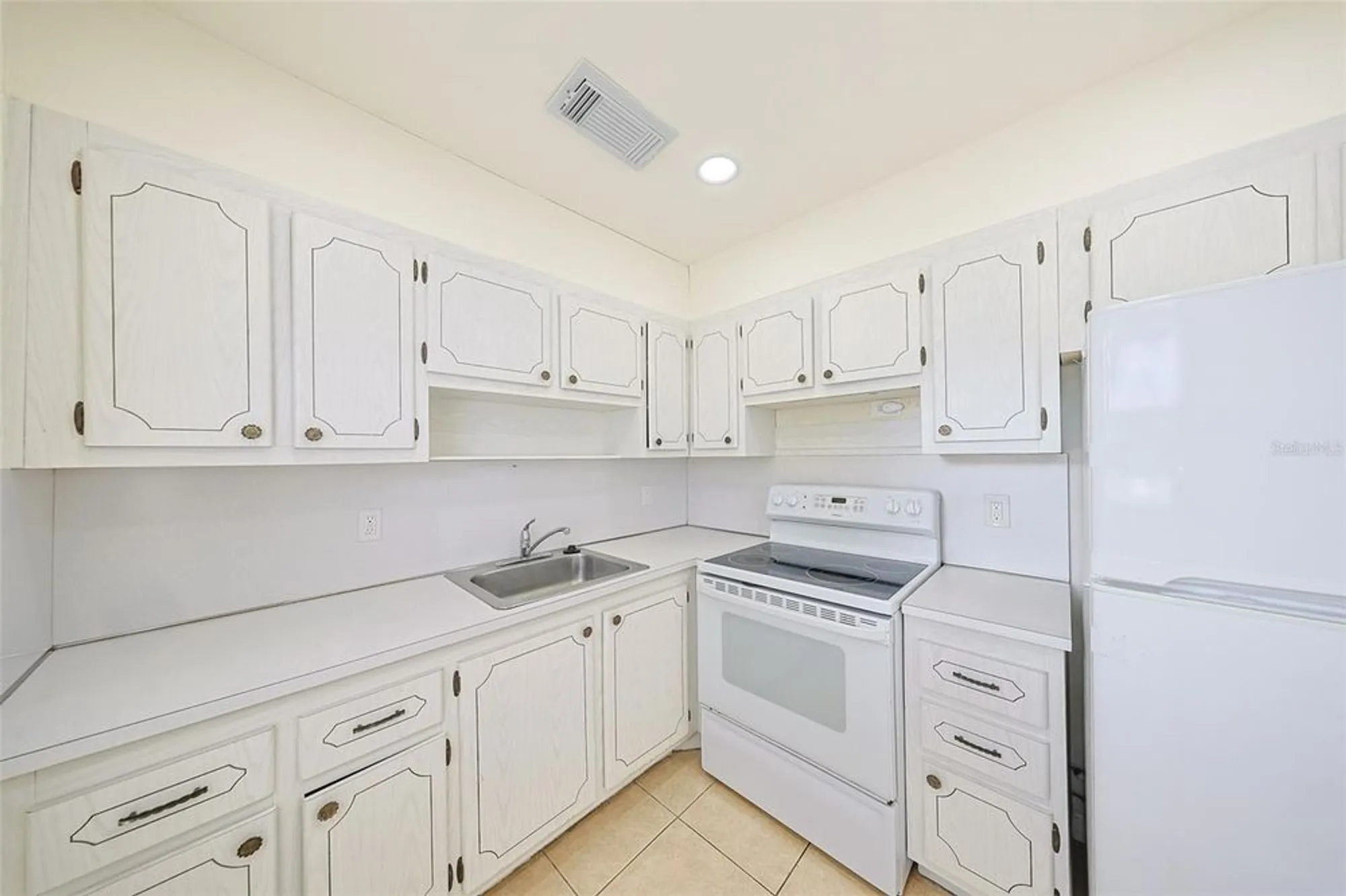 Property Slideshow image 14 of 59 | 202 bedford st 72, Sun City Center, FL, 33573
