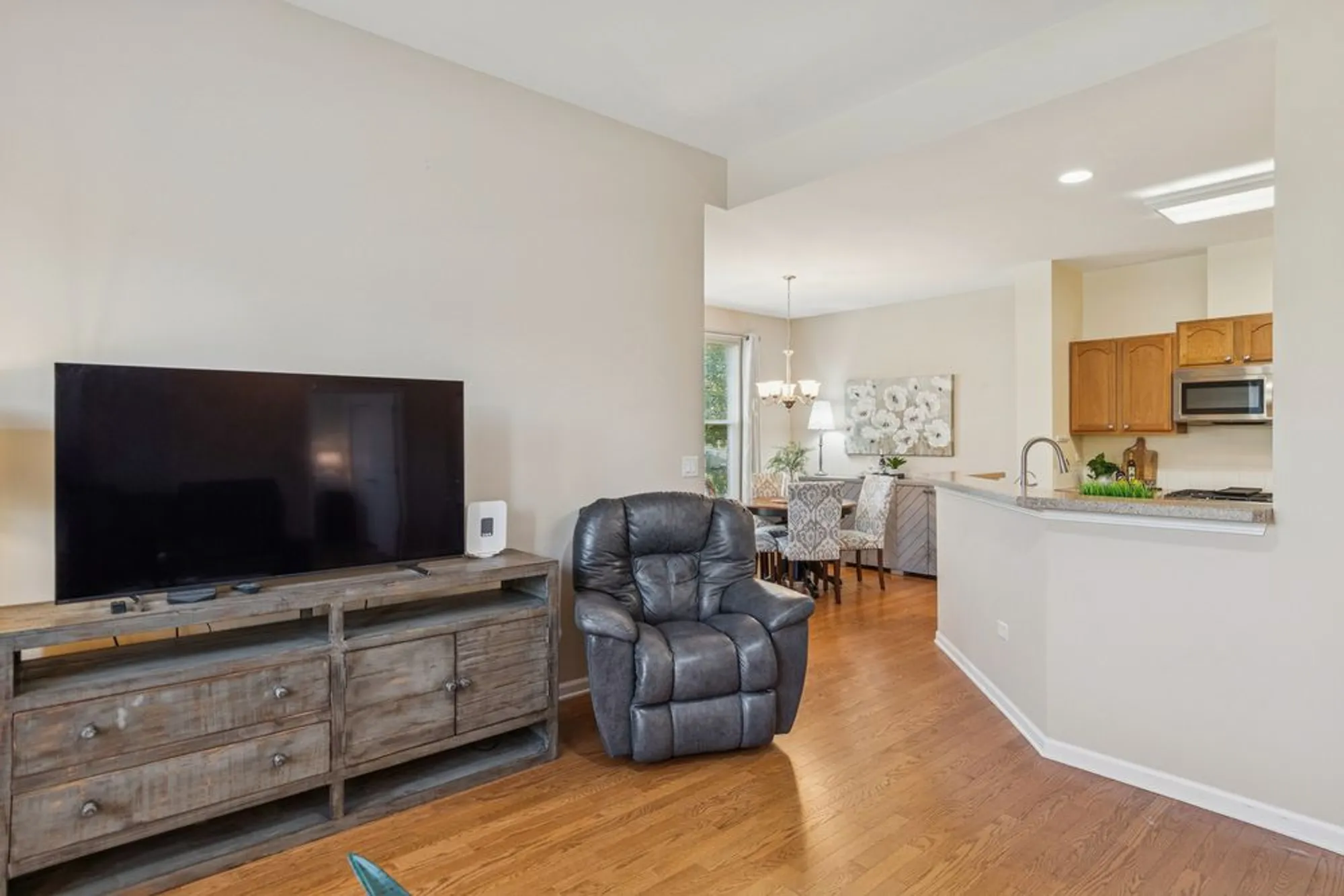 Property Slideshow image 6 of 38 | 2819 normandy cir, Naperville, IL, 60564