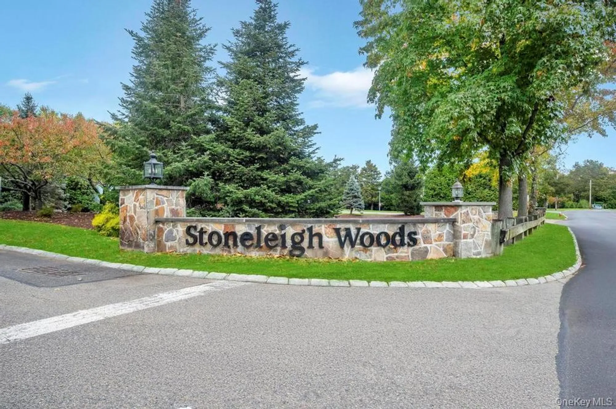 Property Slideshow image 2 of 42 | 4 haverton ct, Riverhead, NY, 11901