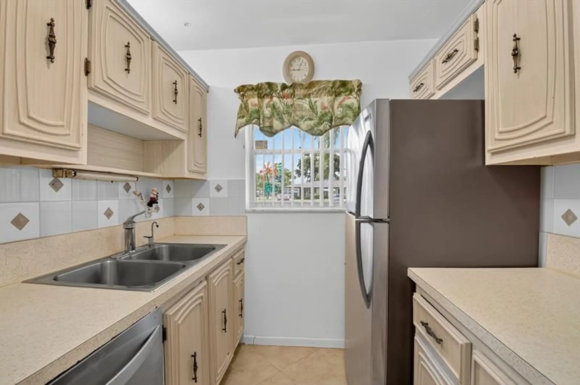 Property Slideshow image 14 of 28 | 1025 south dr d, Delray Beach, FL, 33445