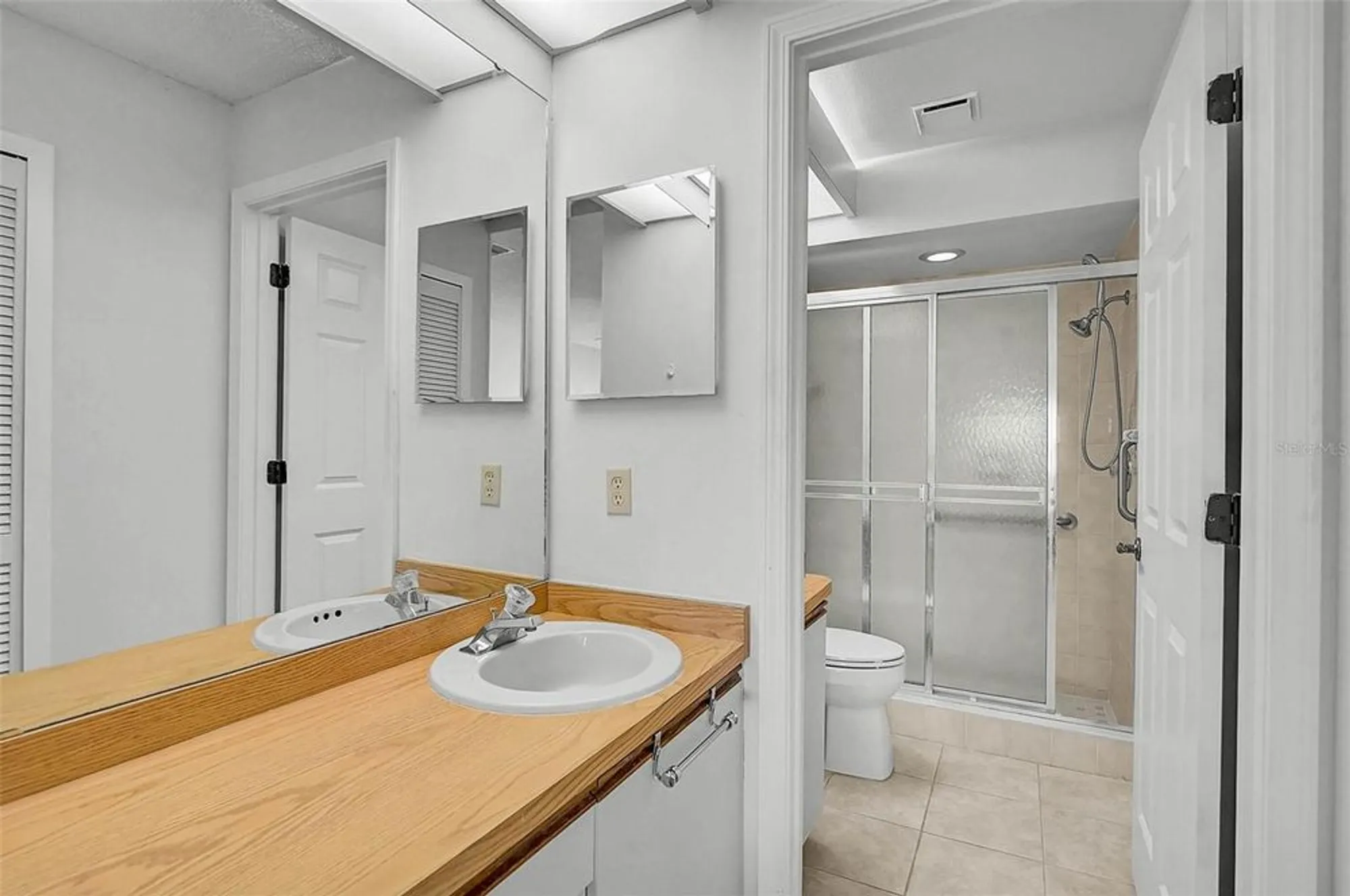 Property Slideshow image 16 of 31 | 5633 avista dr, Sarasota, FL, 34243