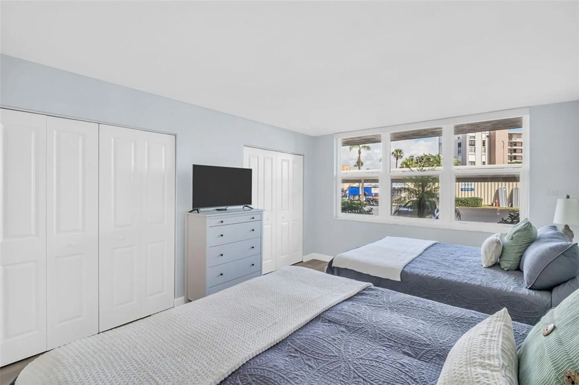 Property Slideshow image 9 of 37 | 7930 sun island dr 104, South Pasadena, FL, 33707