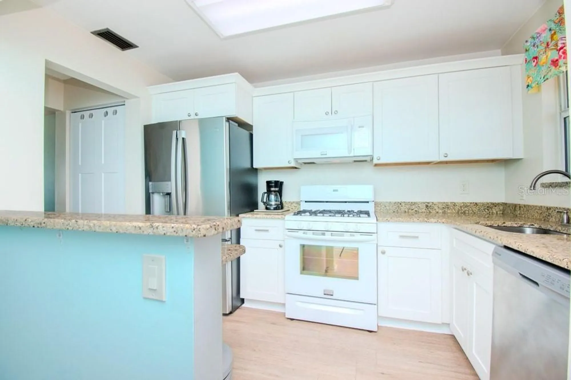 Property Slideshow image 6 of 51 | 6025 shore blvd 611, Gulfport, FL, 33707