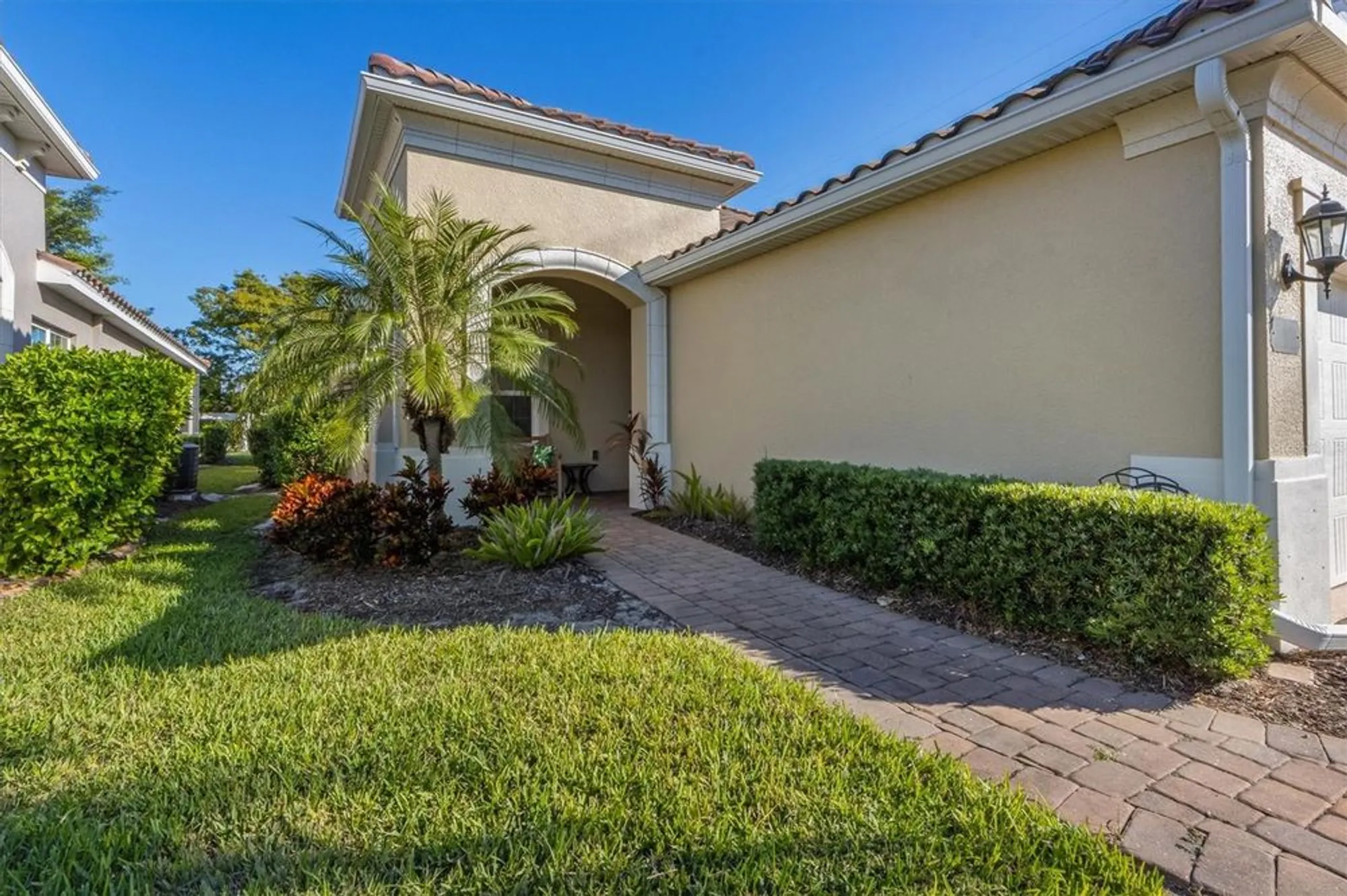 Property Slideshow image 4 of 37 | 7104 playa bella dr, Bradenton, FL, 34209
