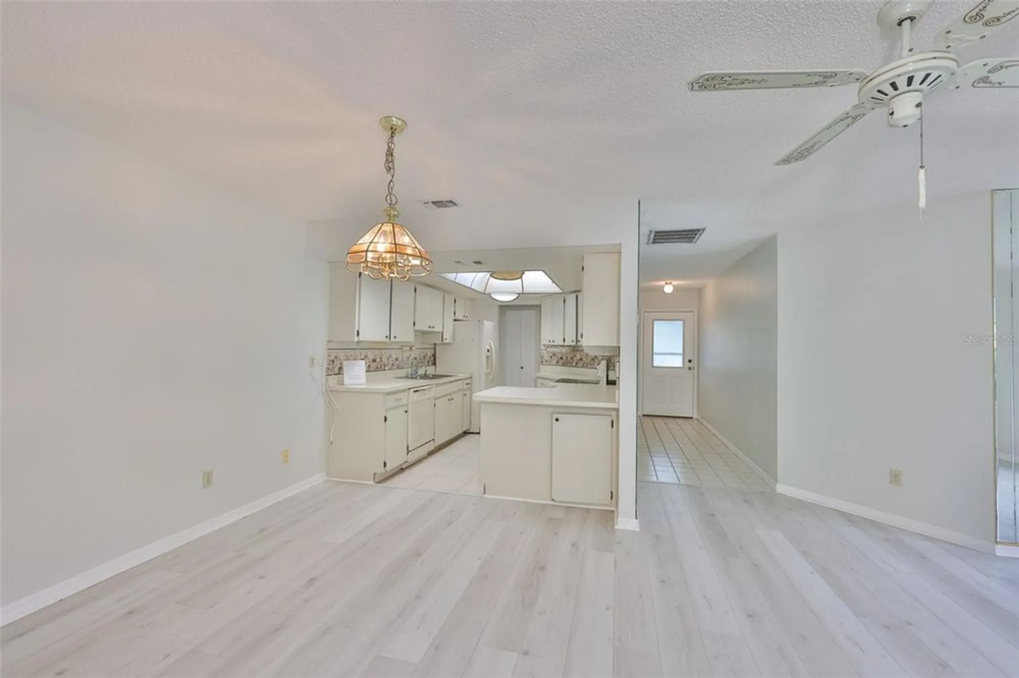 Property Slideshow image 11 of 45 | 2026 hawkhurst cir, Sun City Center, FL, 33573